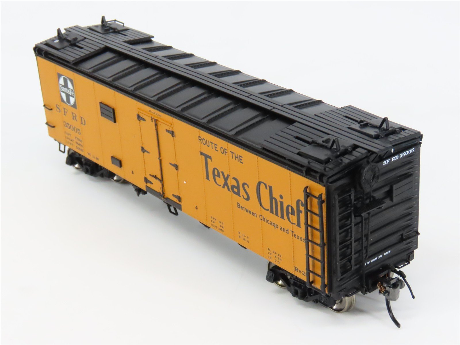 HO Scale InterMountain 46115-13 SFRD Santa Fe Reefer 35005 RTR