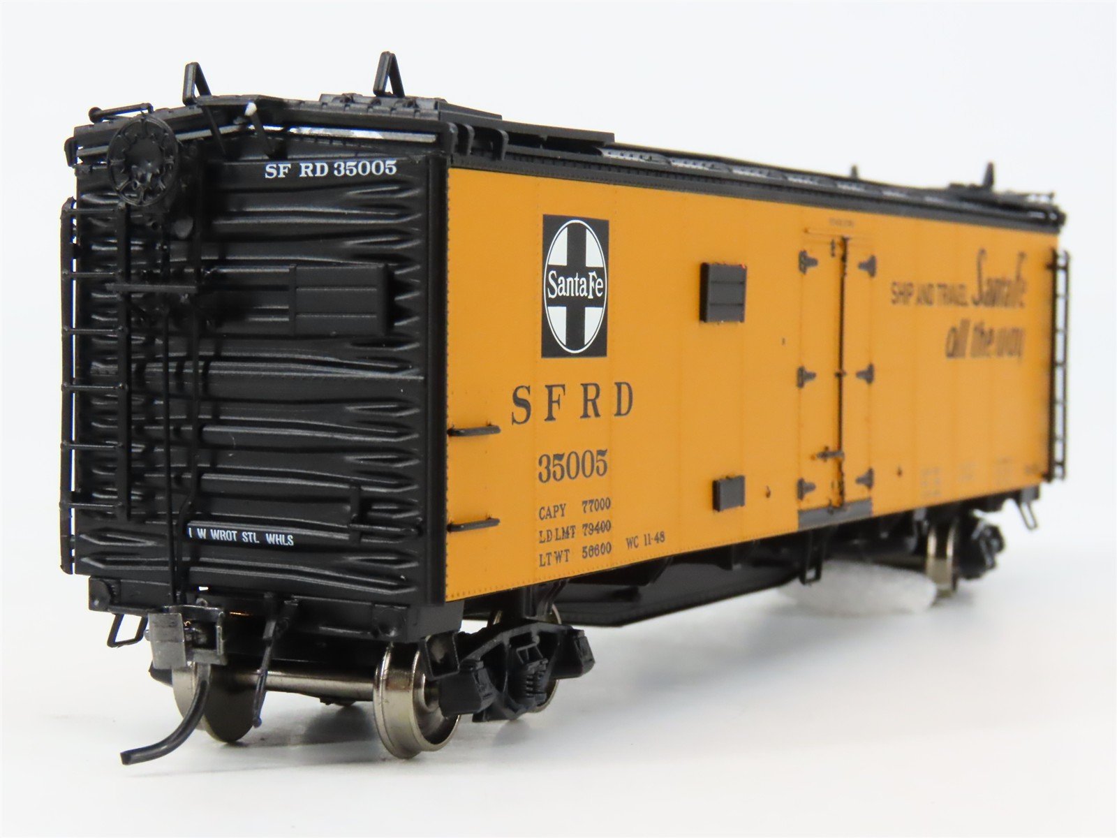 HO Scale InterMountain 46115-13 SFRD Santa Fe Reefer 35005 RTR