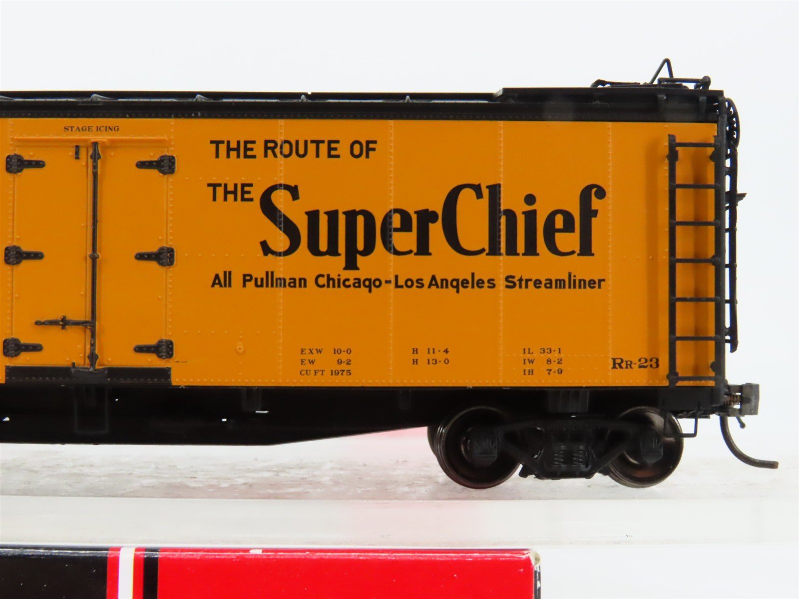 HO Scale InterMountain 46109-34 SFRD Santa Fe Reefer 32496 RTR