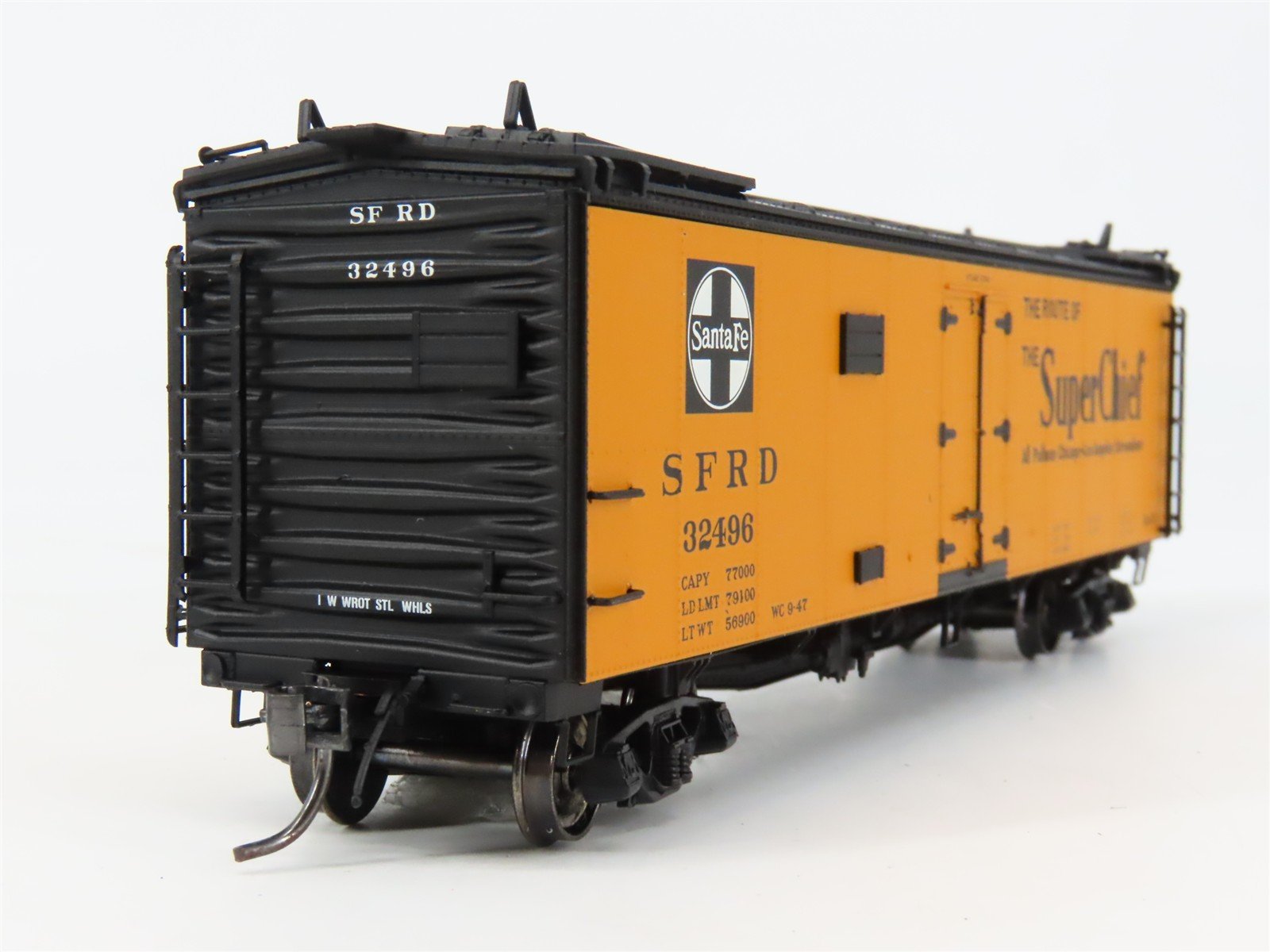 HO Scale InterMountain 46109-34 SFRD Santa Fe Reefer 32496 RTR