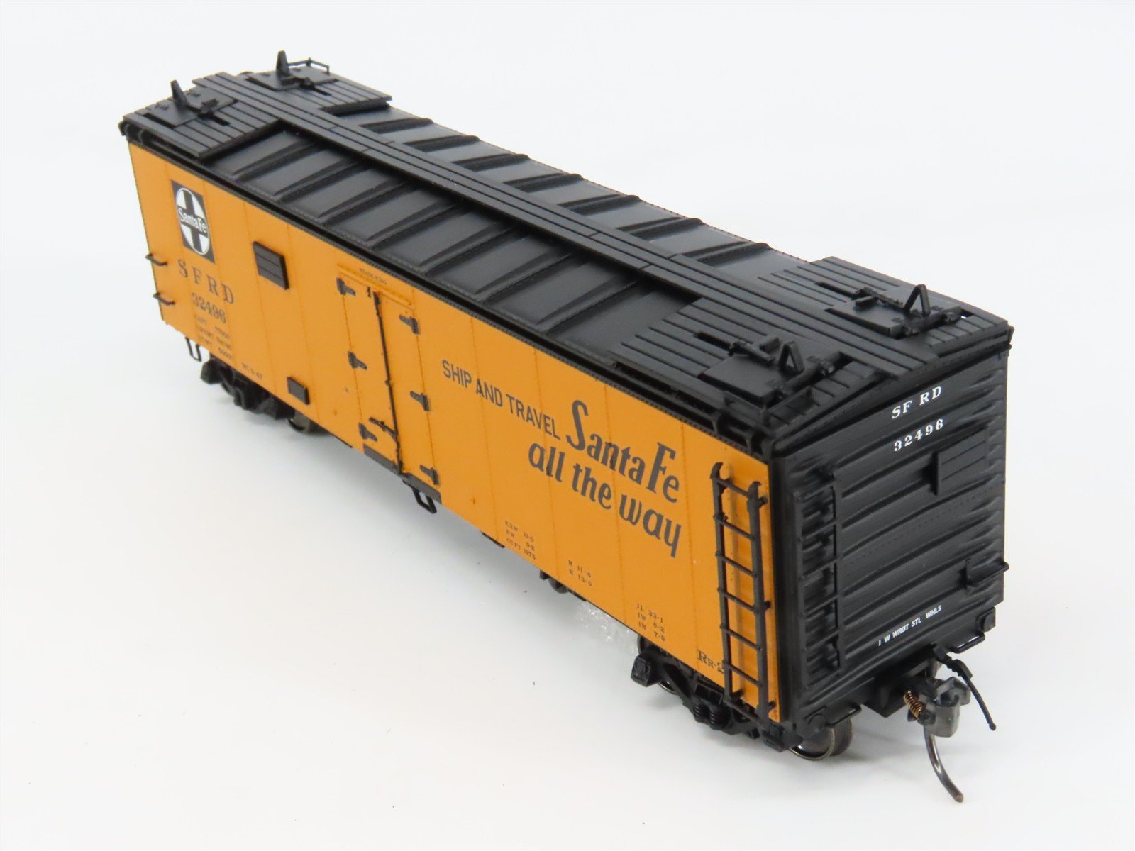 HO Scale InterMountain 46109-34 SFRD Santa Fe Reefer 32496 RTR