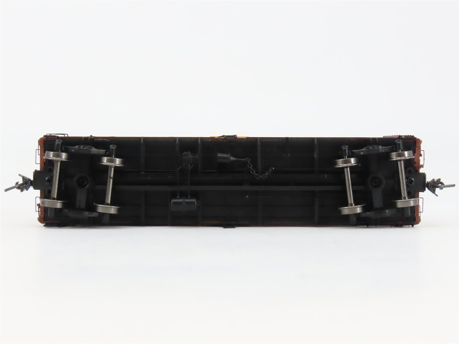 HO Scale InterMountain 47416-16 PFE Pacific Fruit Express Reefer 64666 RTR