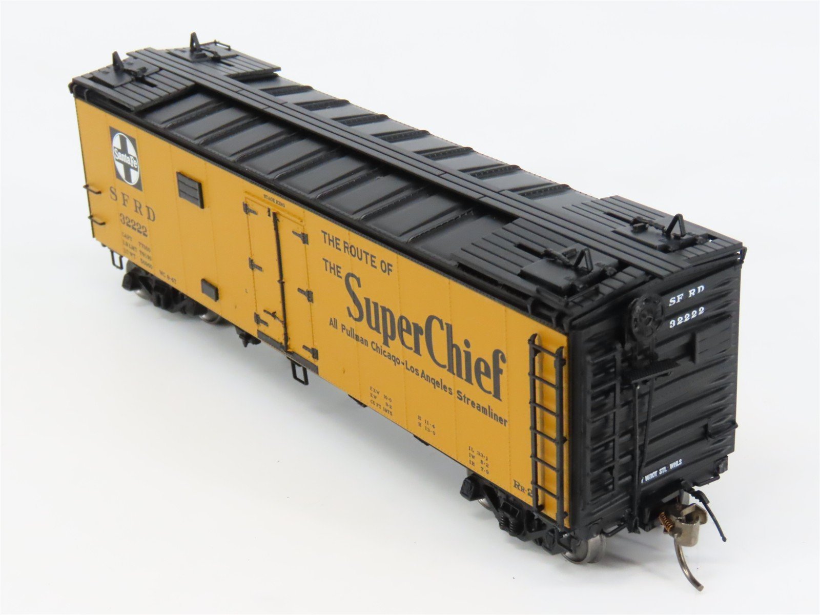 HO Scale InterMountain 46109-39 SFRD Santa Fe Reefer 32222 RTR