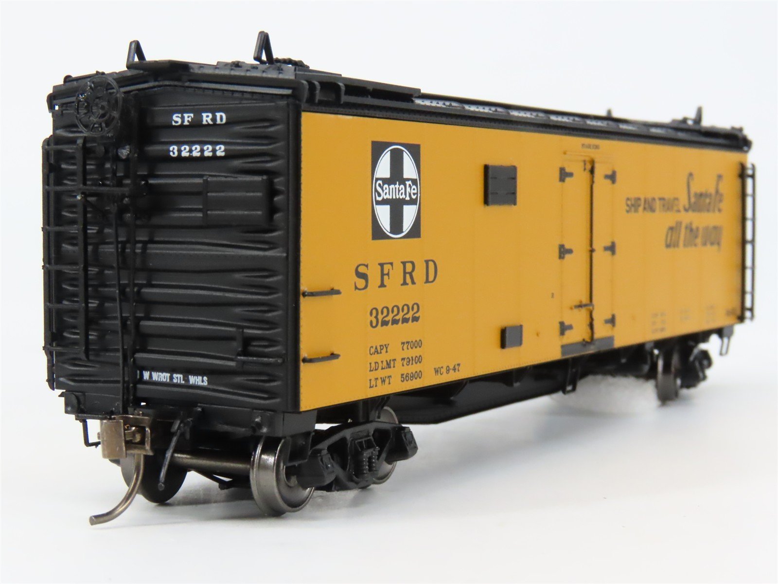 HO Scale InterMountain 46109-39 SFRD Santa Fe Reefer 32222 RTR