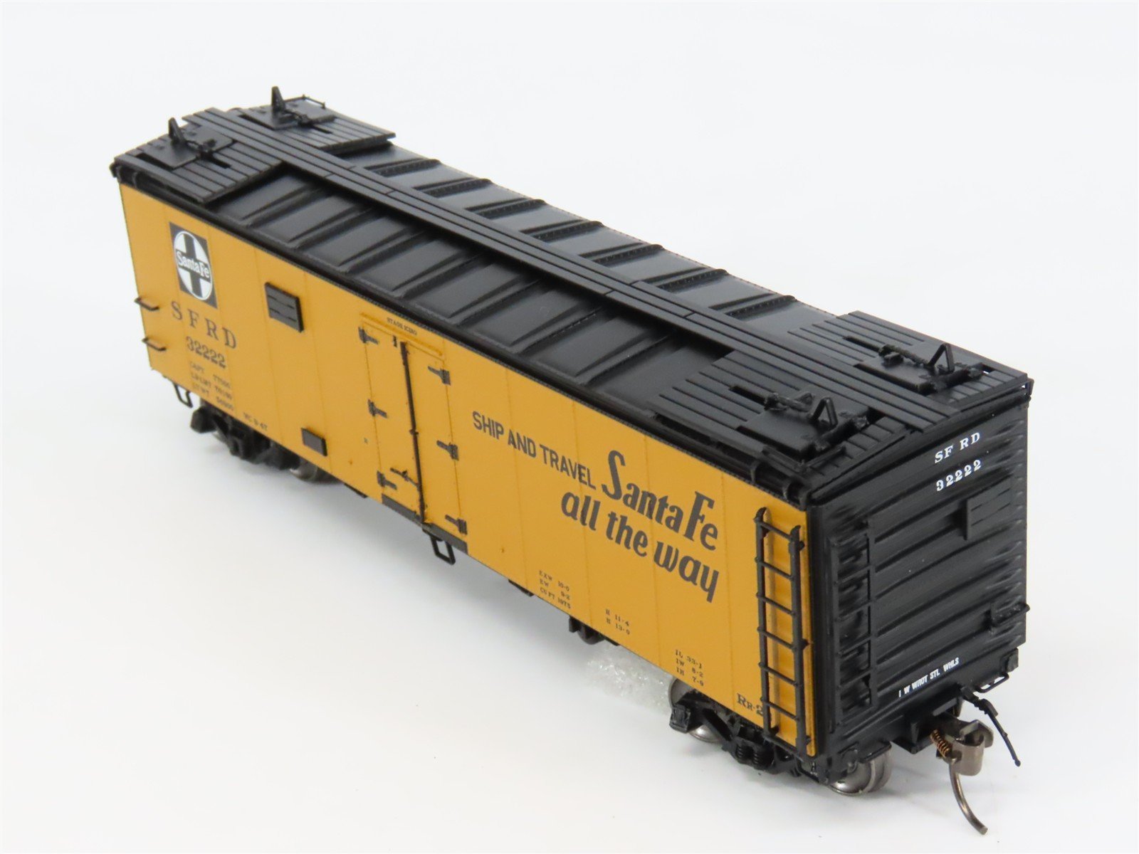 HO Scale InterMountain 46109-39 SFRD Santa Fe Reefer 32222 RTR
