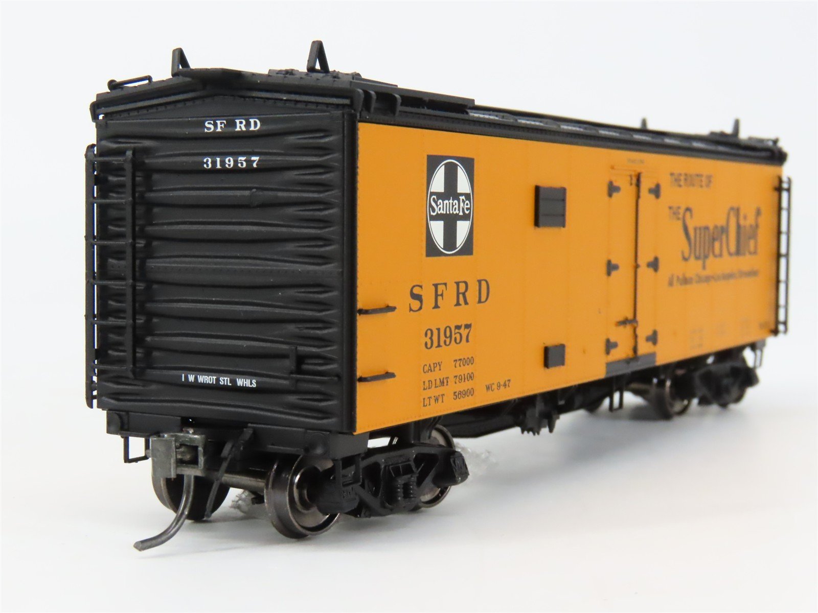 HO Scale InterMountain 46109-32 SFRD Santa Fe Reefer 31957 RTR
