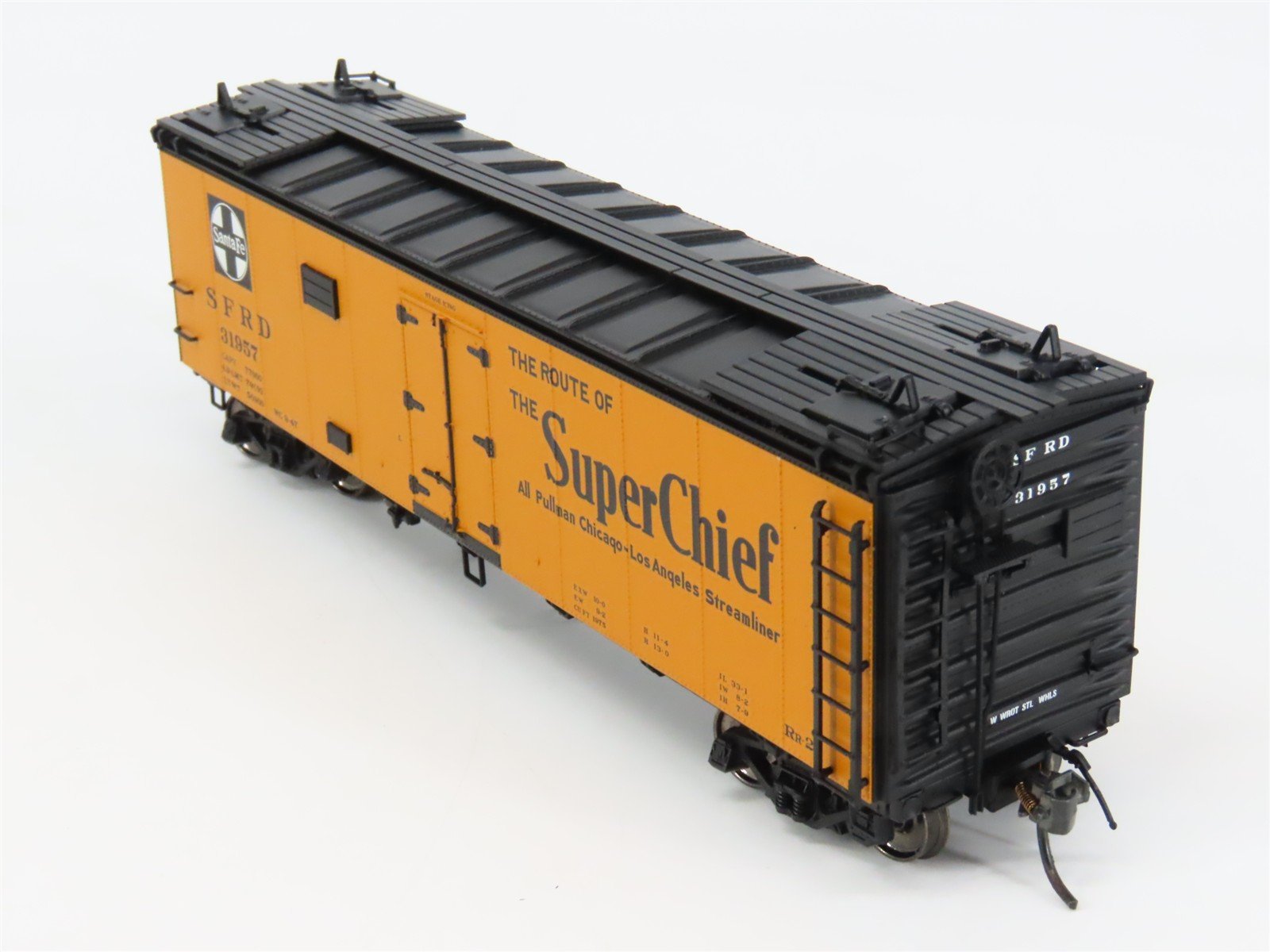 HO Scale InterMountain 46109-32 SFRD Santa Fe Reefer 31957 RTR