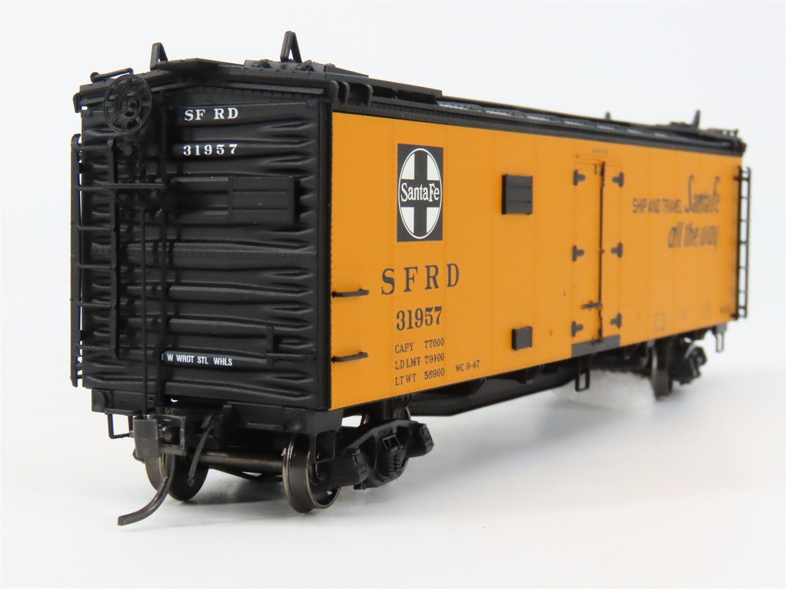 HO Scale InterMountain 46109-32 SFRD Santa Fe Reefer 31957 RTR