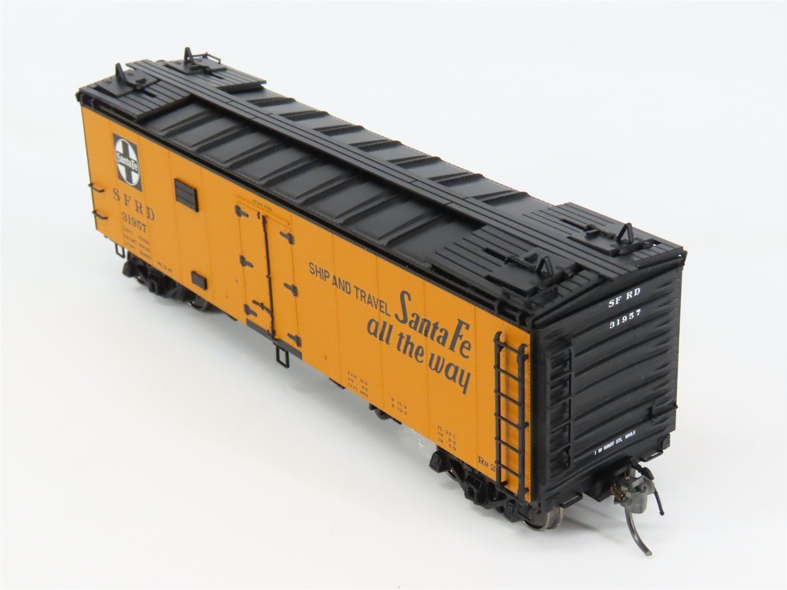 HO Scale InterMountain 46109-32 SFRD Santa Fe Reefer 31957 RTR