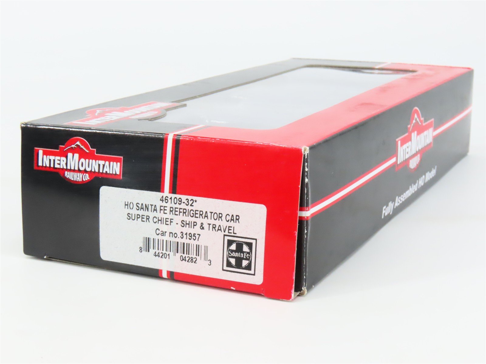 HO Scale InterMountain 46109-32 SFRD Santa Fe Reefer 31957 RTR