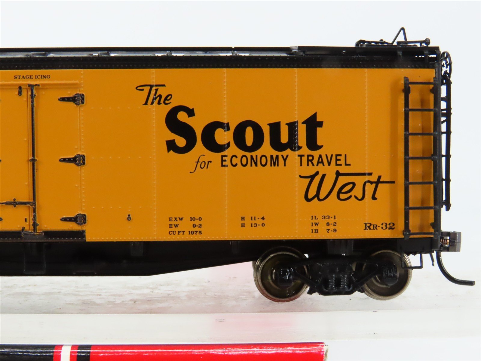 HO Scale InterMountain 46118-12 SFRD Santa Fe Reefer 35694 RTR