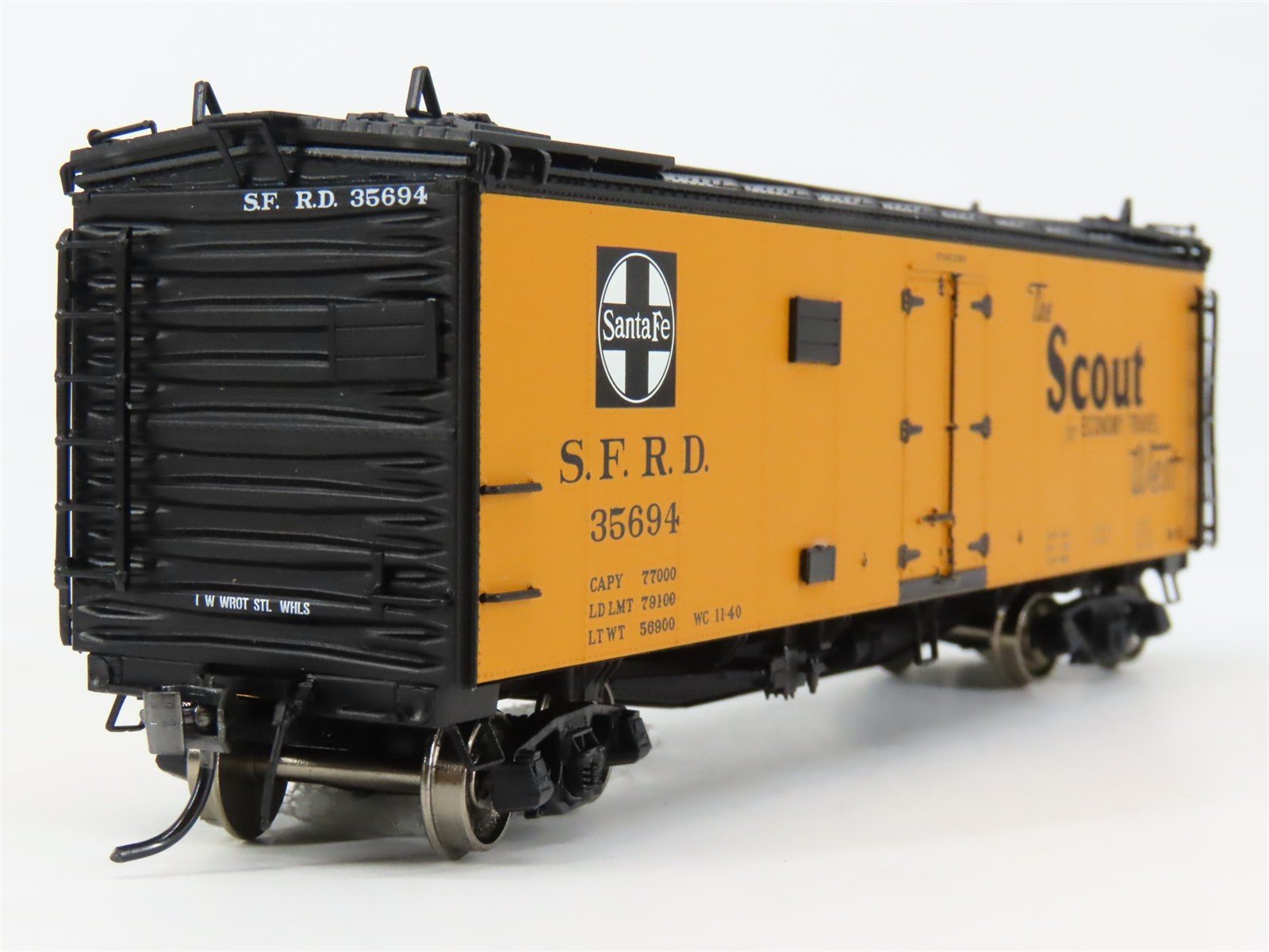 HO Scale InterMountain 46118-12 SFRD Santa Fe Reefer 35694 RTR