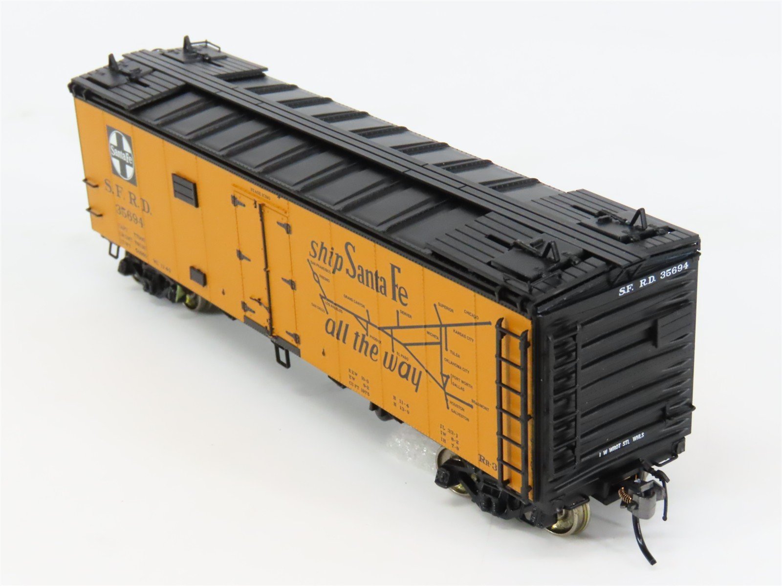HO Scale InterMountain 46118-12 SFRD Santa Fe Reefer 35694 RTR