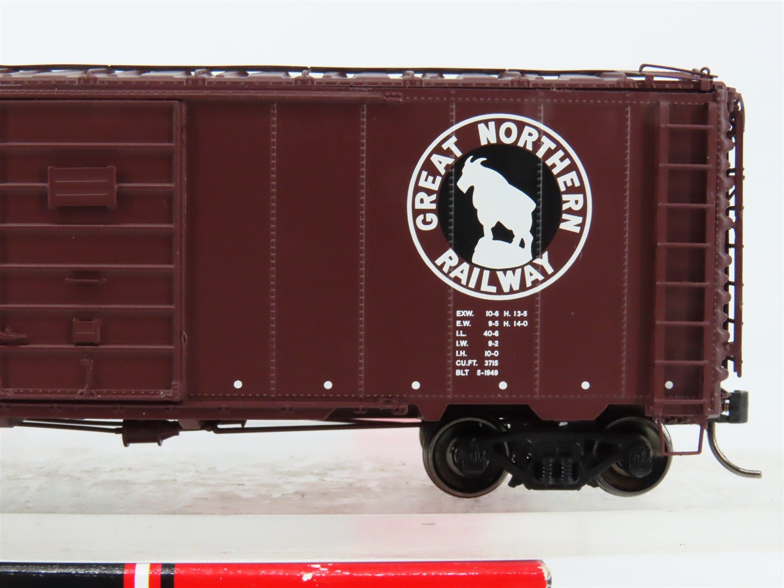HO Scale InterMountain 46001-71 GN Great Northern 40' Box Car 18376 RTR