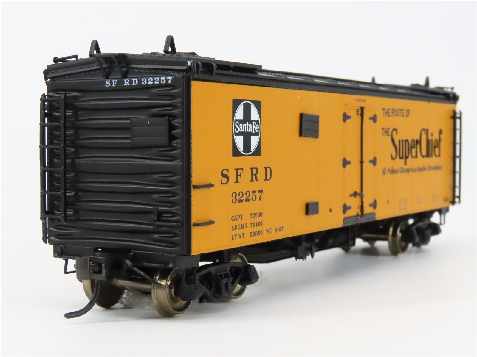 HO Scale InterMountain 46109-21 SFRD Santa Fe Reefer 32257 RTR