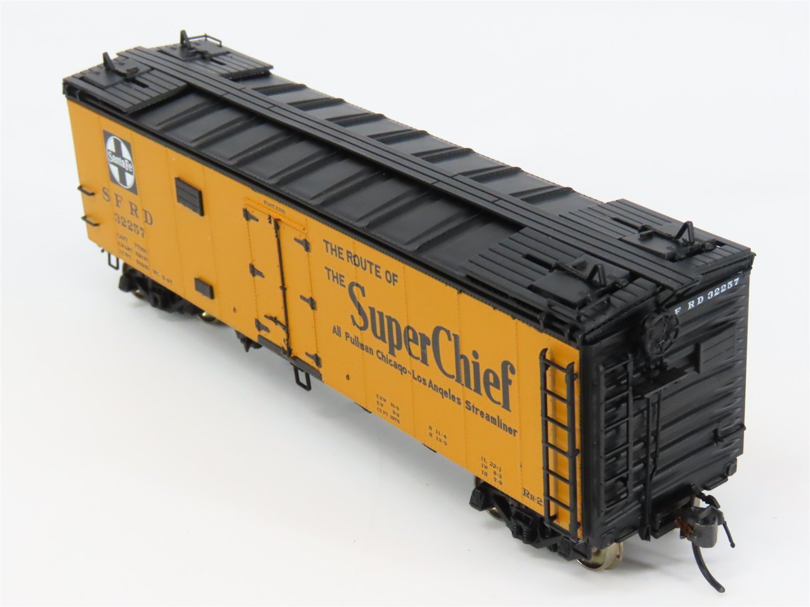 HO Scale InterMountain 46109-21 SFRD Santa Fe Reefer 32257 RTR