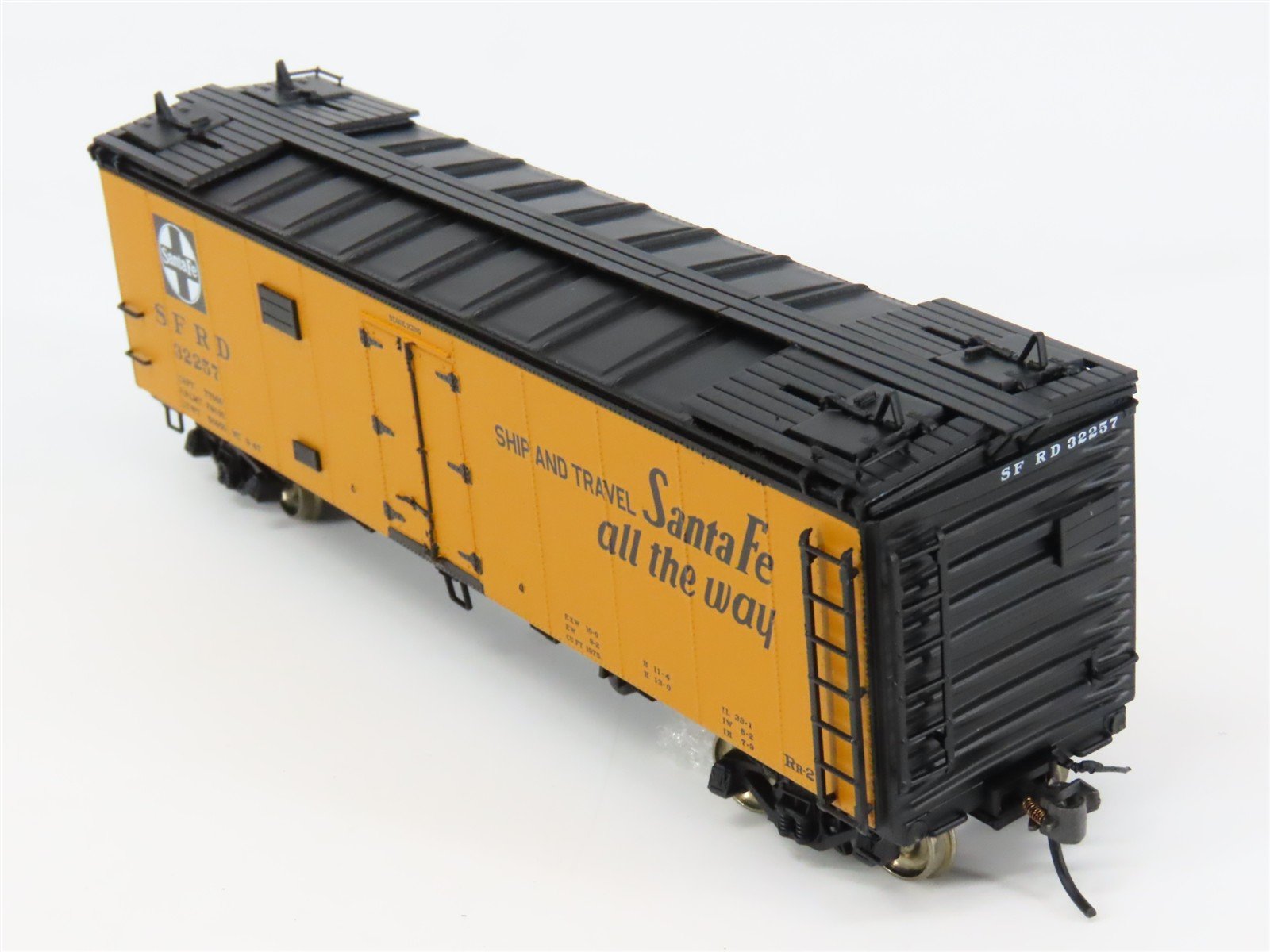 HO Scale InterMountain 46109-21 SFRD Santa Fe Reefer 32257 RTR