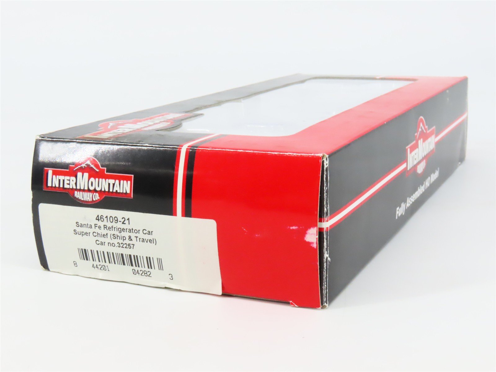 HO Scale InterMountain 46109-21 SFRD Santa Fe Reefer 32257 RTR