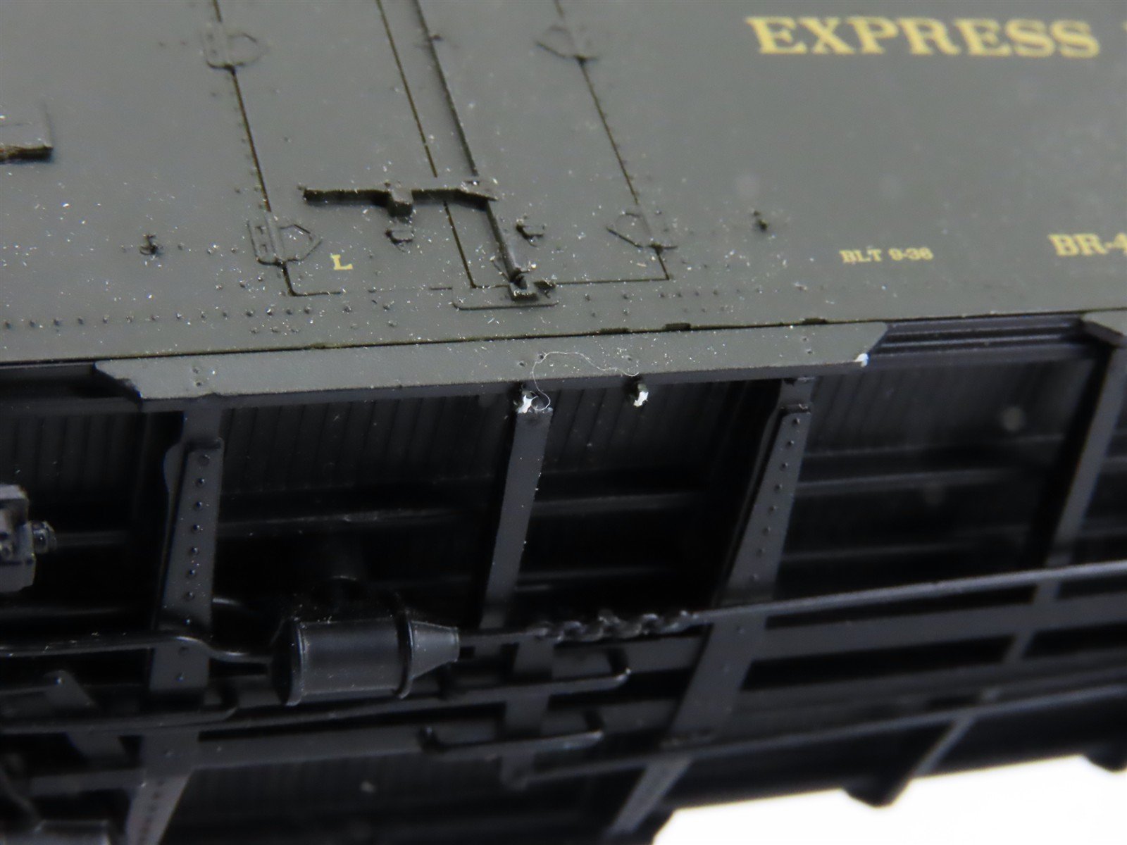 HO Scale InterMountain 46712P-05 PFE Pacific Fruit Express 40' Reefer 930 RTR