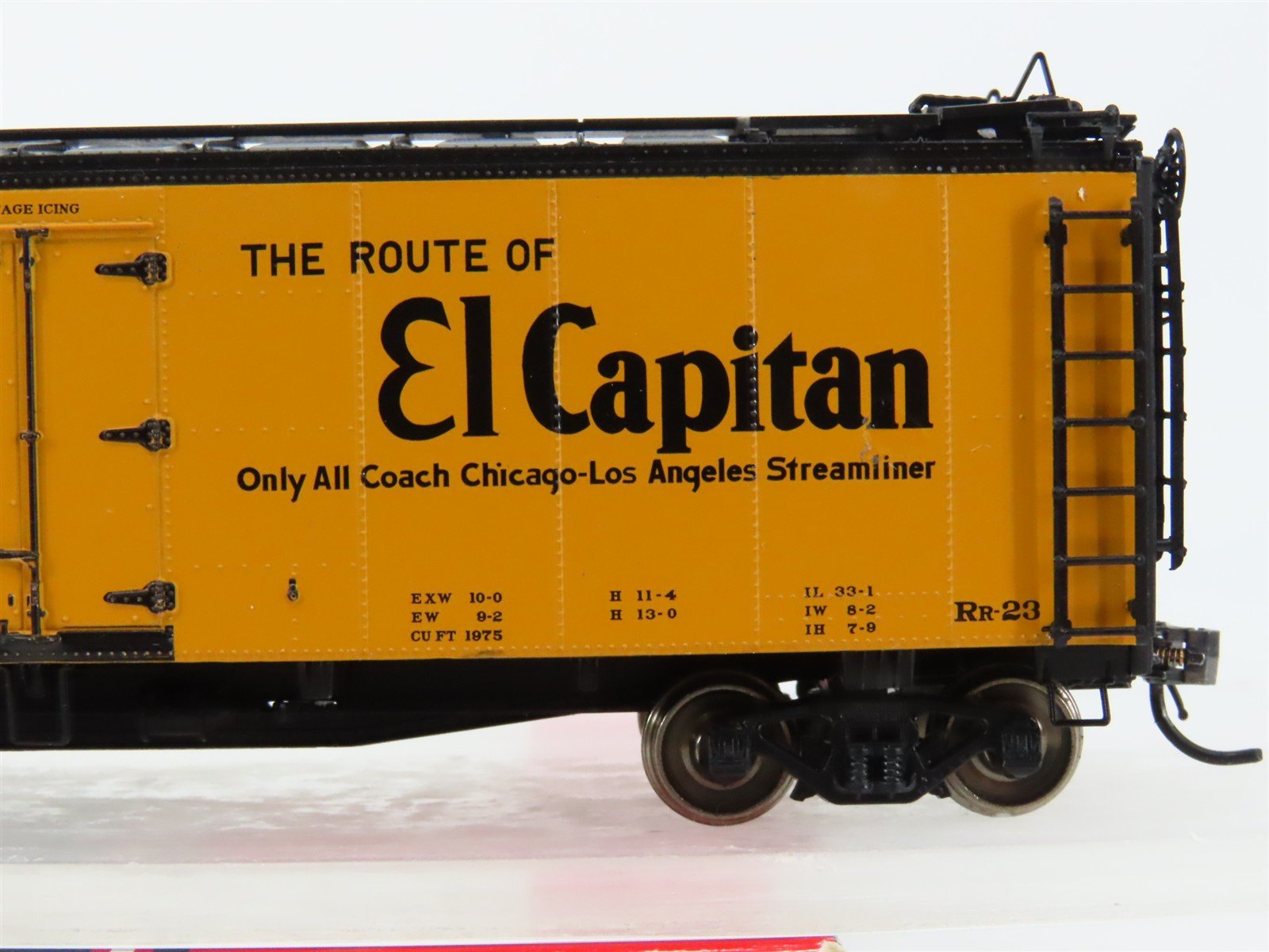HO Scale InterMountain 46107-28 SFRD Santa Fe Reefer 32391 RTR
