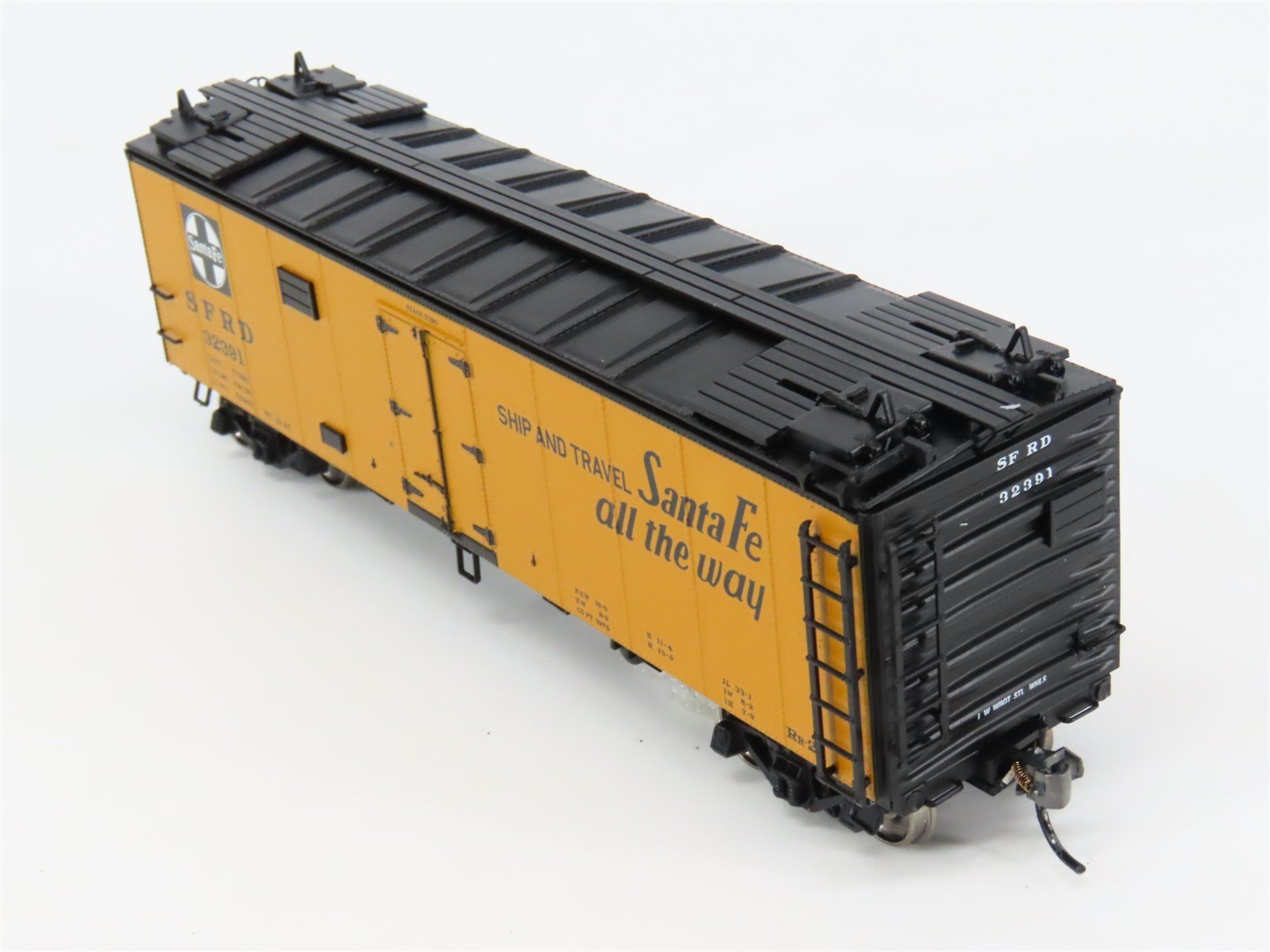 HO Scale InterMountain 46107-28 SFRD Santa Fe Reefer 32391 RTR