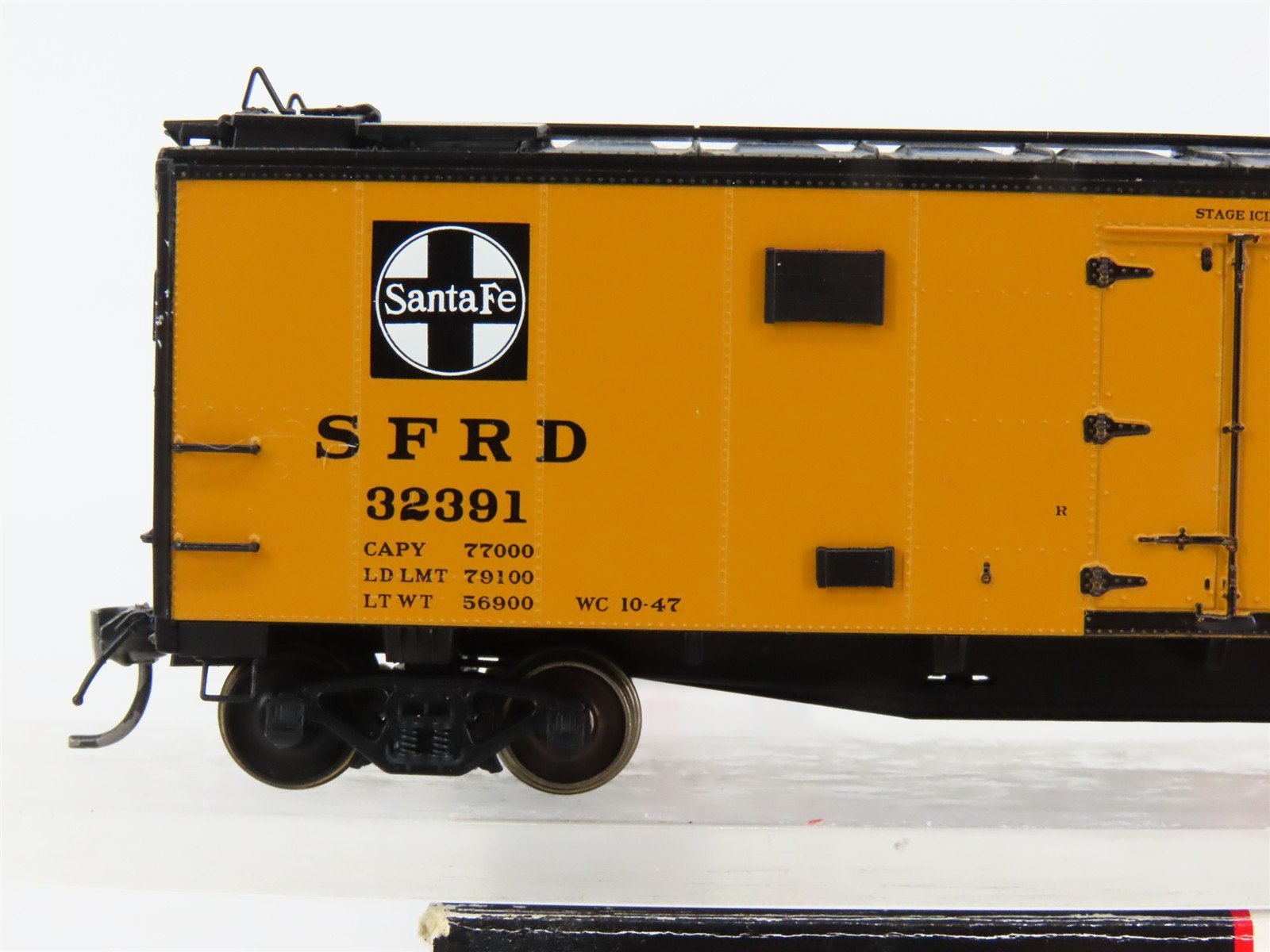 HO Scale InterMountain 46107-28 SFRD Santa Fe Reefer 32391 RTR