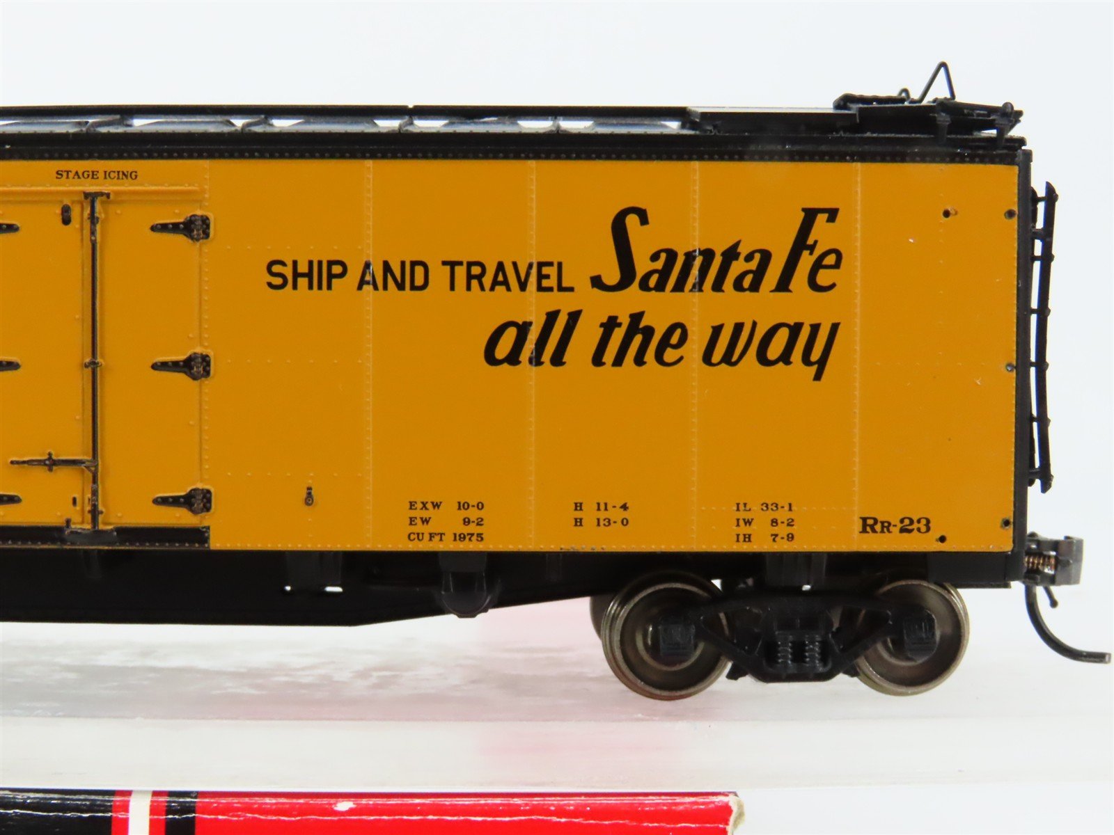 HO Scale InterMountain 46107-28 SFRD Santa Fe Reefer 32391 RTR