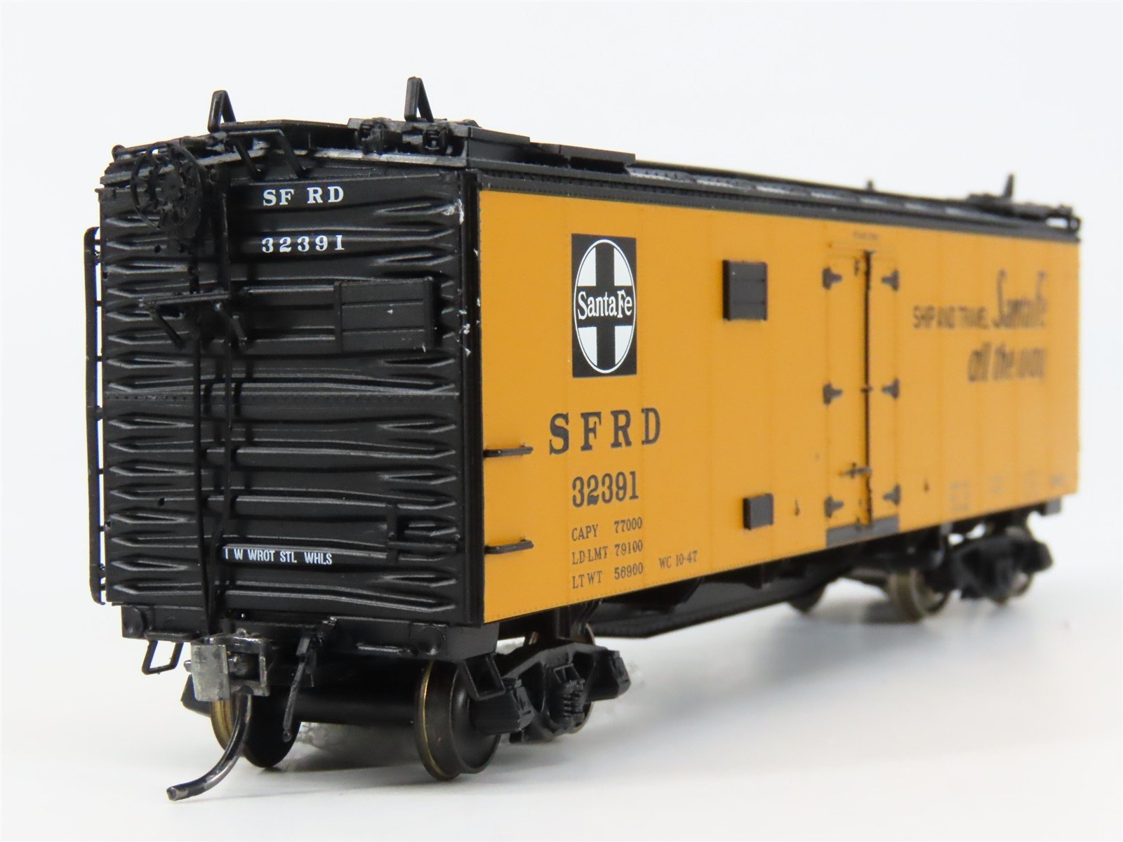 HO Scale InterMountain 46107-28 SFRD Santa Fe Reefer 32391 RTR