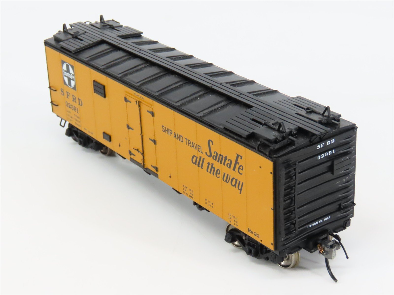 HO Scale InterMountain 46107-28 SFRD Santa Fe Reefer 32391 RTR