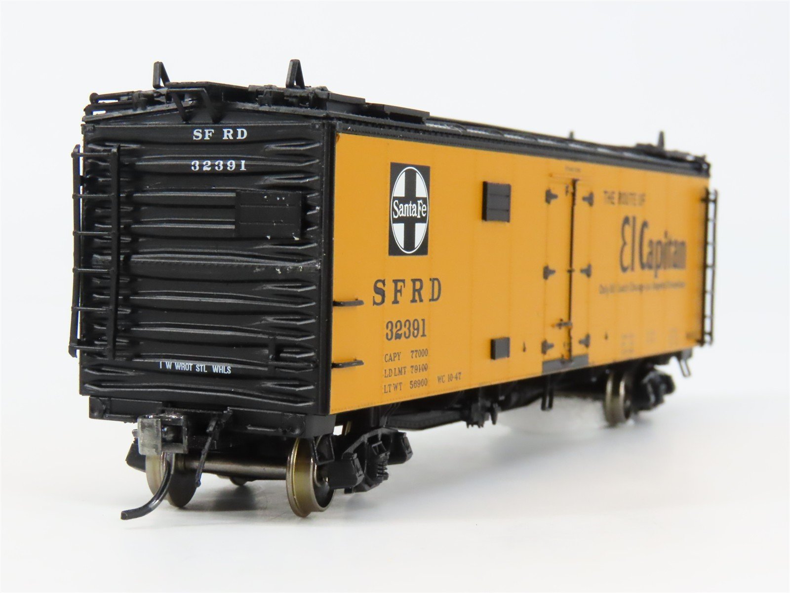 HO Scale InterMountain 46107-28 SFRD Santa Fe Reefer 32391 RTR