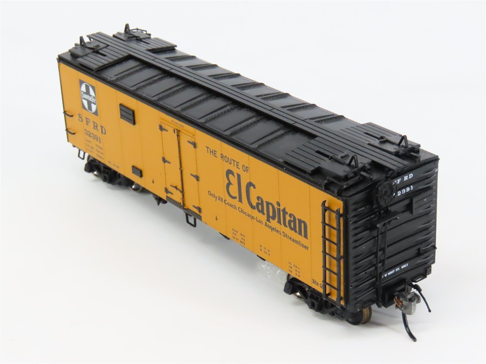 HO Scale InterMountain 46107-28 SFRD Santa Fe Reefer 32391 RTR