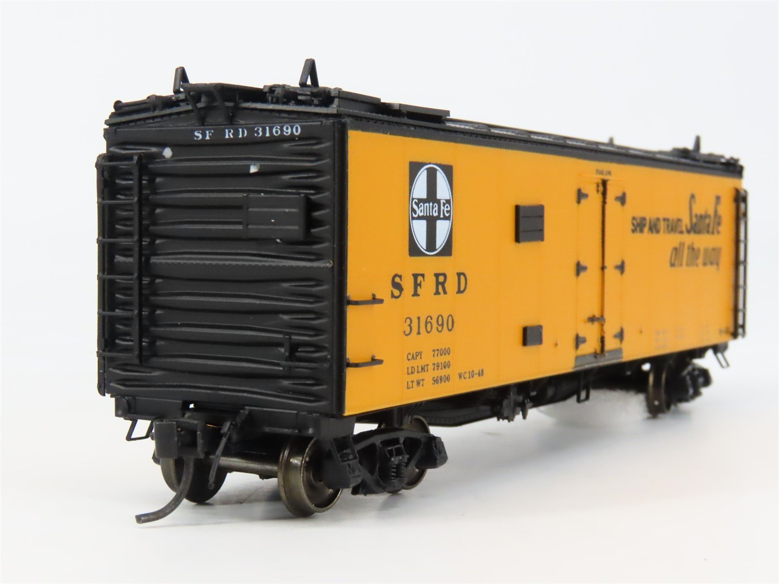 HO Scale InterMountain 46105-25 ATSF Santa Fe Reefer 31690 RTR