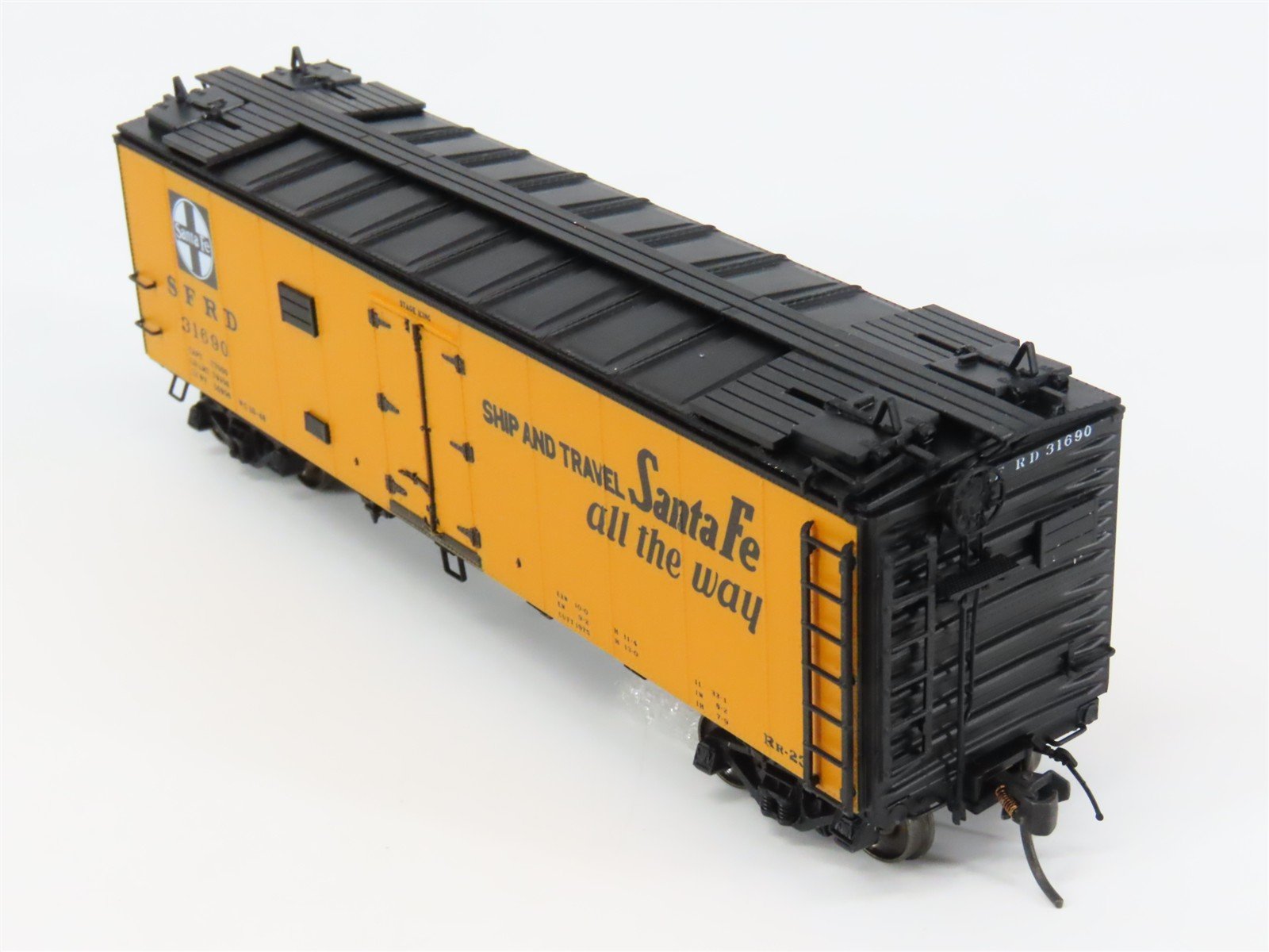 HO Scale InterMountain 46105-25 ATSF Santa Fe Reefer 31690 RTR