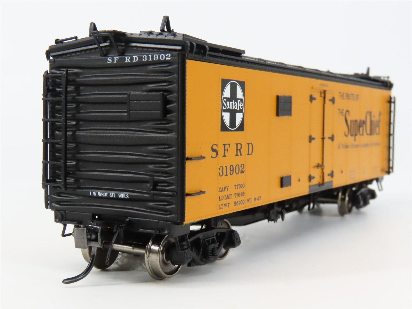 HO Scale InterMountain 46109-26 SFRD Santa Fe Reefer 31902 RTR