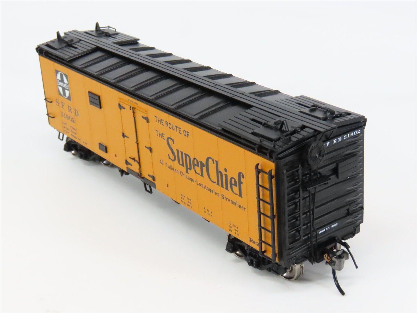 HO Scale InterMountain 46109-26 SFRD Santa Fe Reefer 31902 RTR