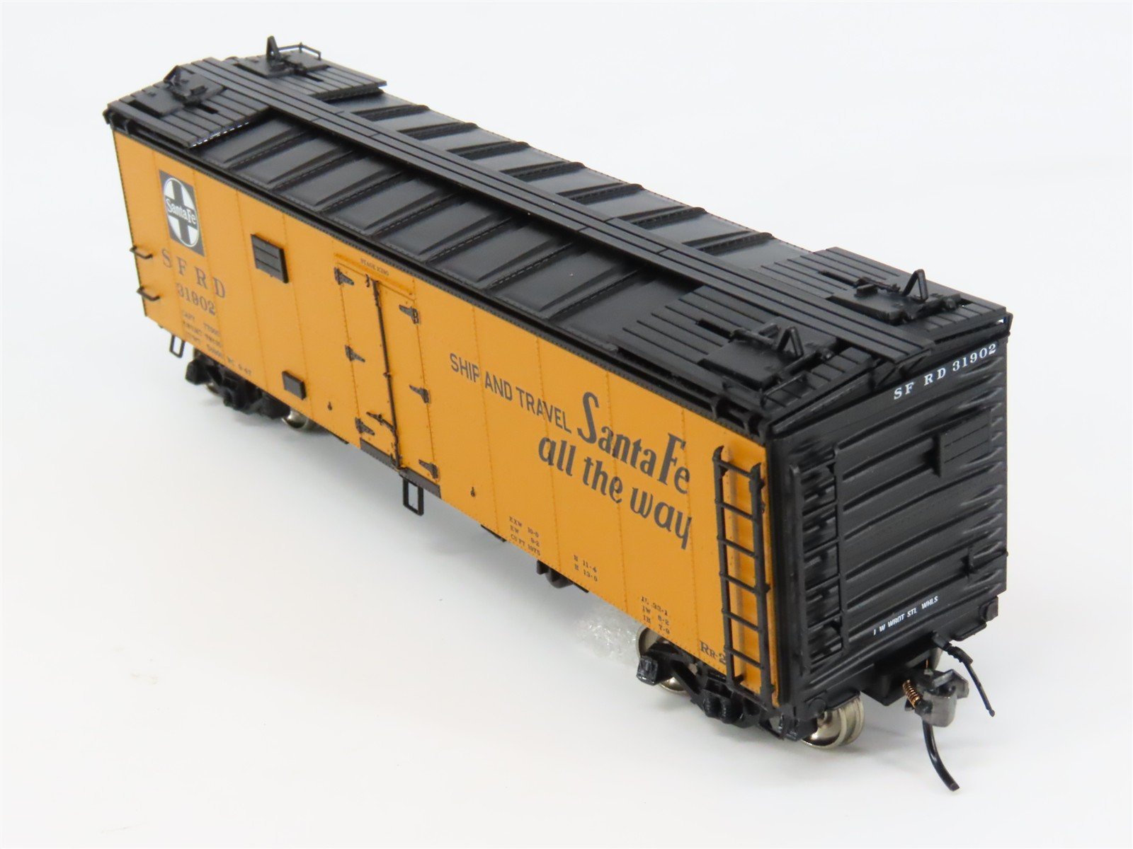 HO Scale InterMountain 46109-26 SFRD Santa Fe Reefer 31902 RTR