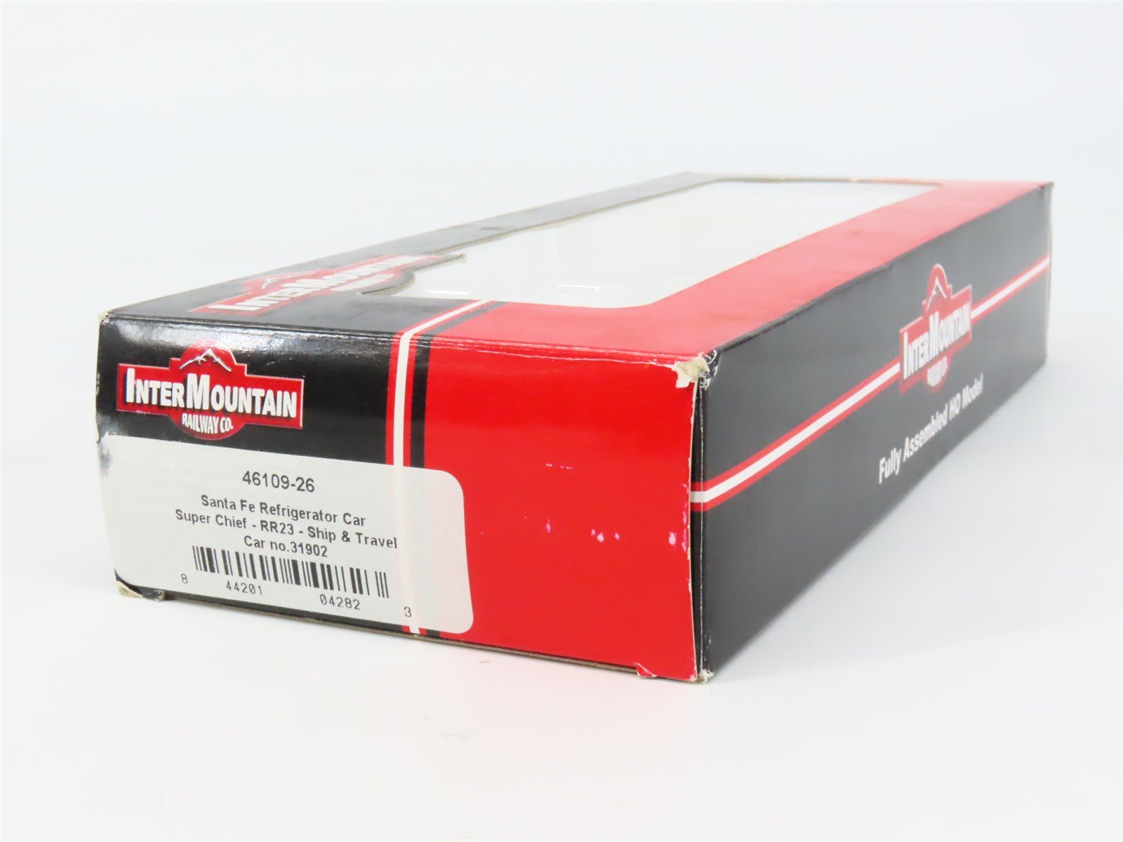 HO Scale InterMountain 46109-26 SFRD Santa Fe Reefer 31902 RTR