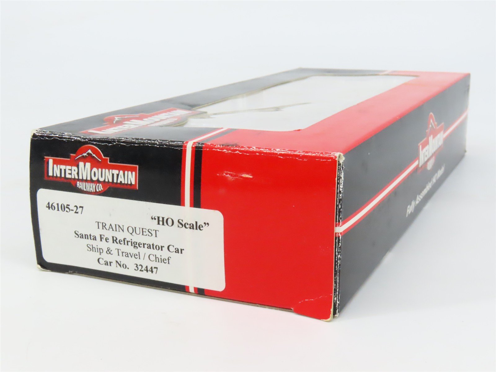 HO Scale InterMountain 46105-27 SFRD Santa Fe Reefer 32447 RTR