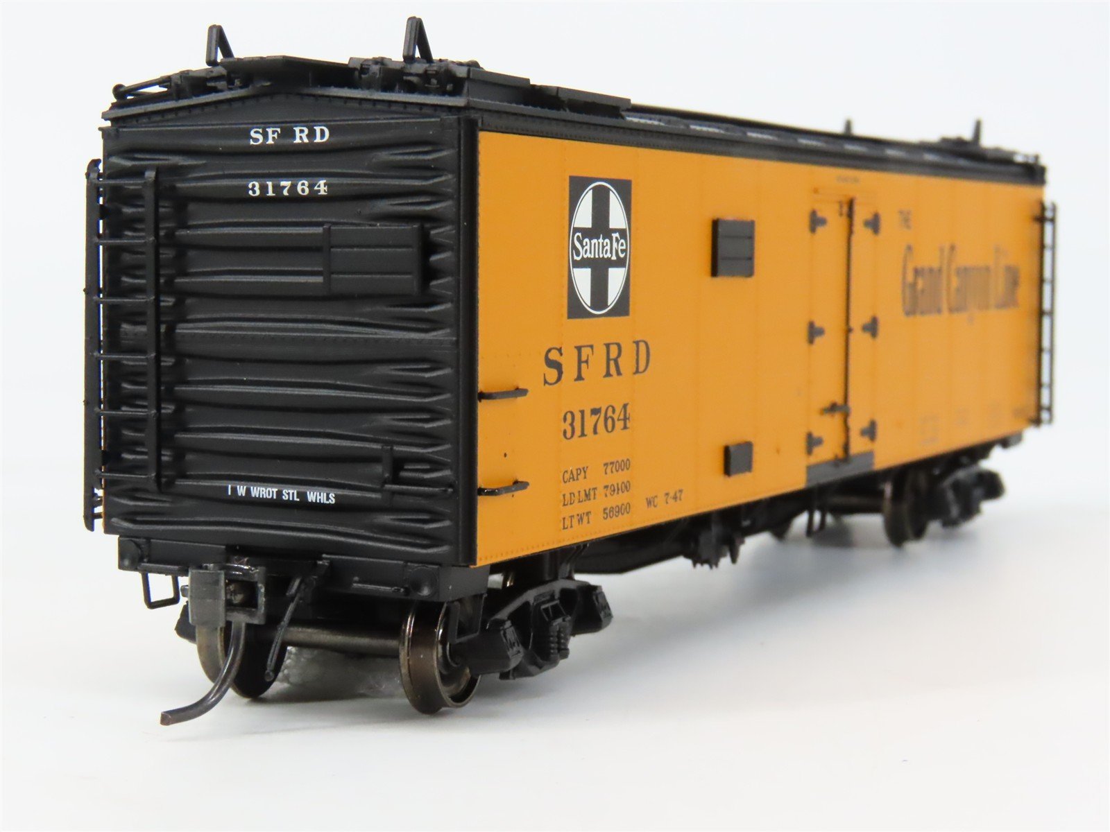 HO Scale InterMountain 46108-19 SFRD Santa Fe Reefer 31764 RTR