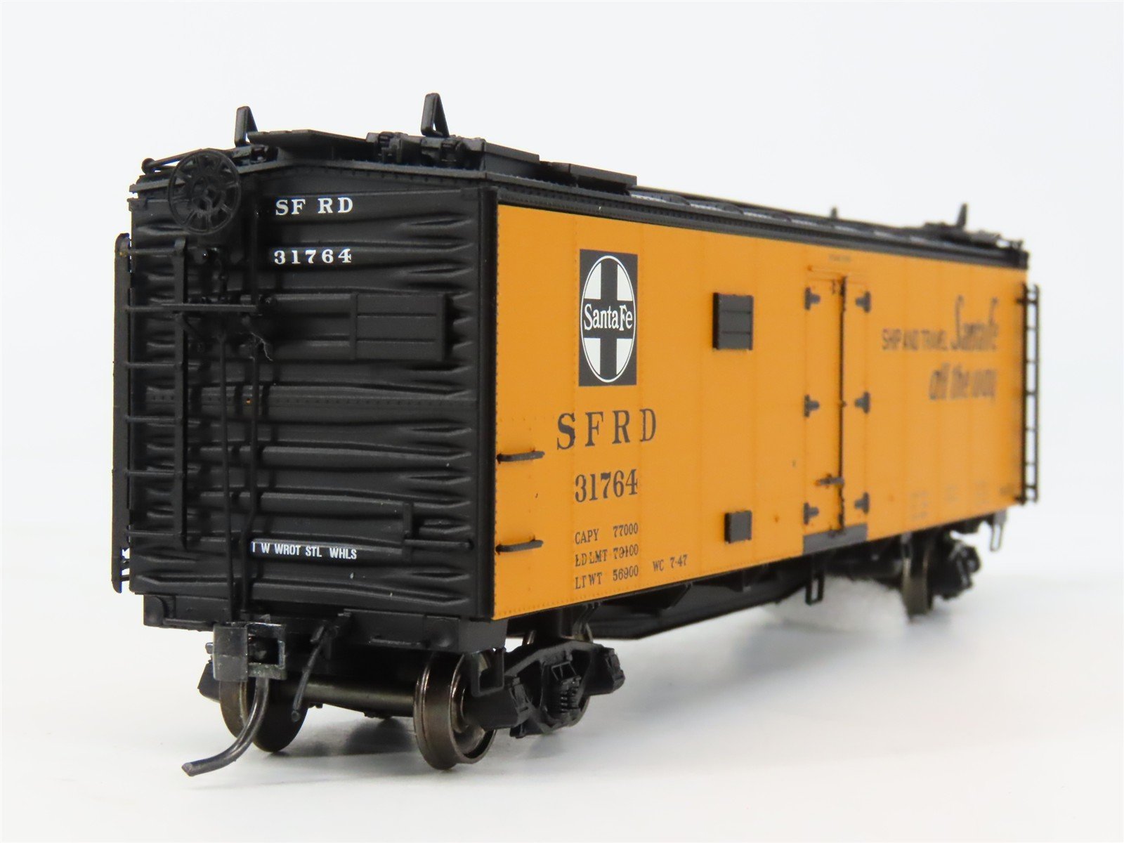 HO Scale InterMountain 46108-19 SFRD Santa Fe Reefer 31764 RTR