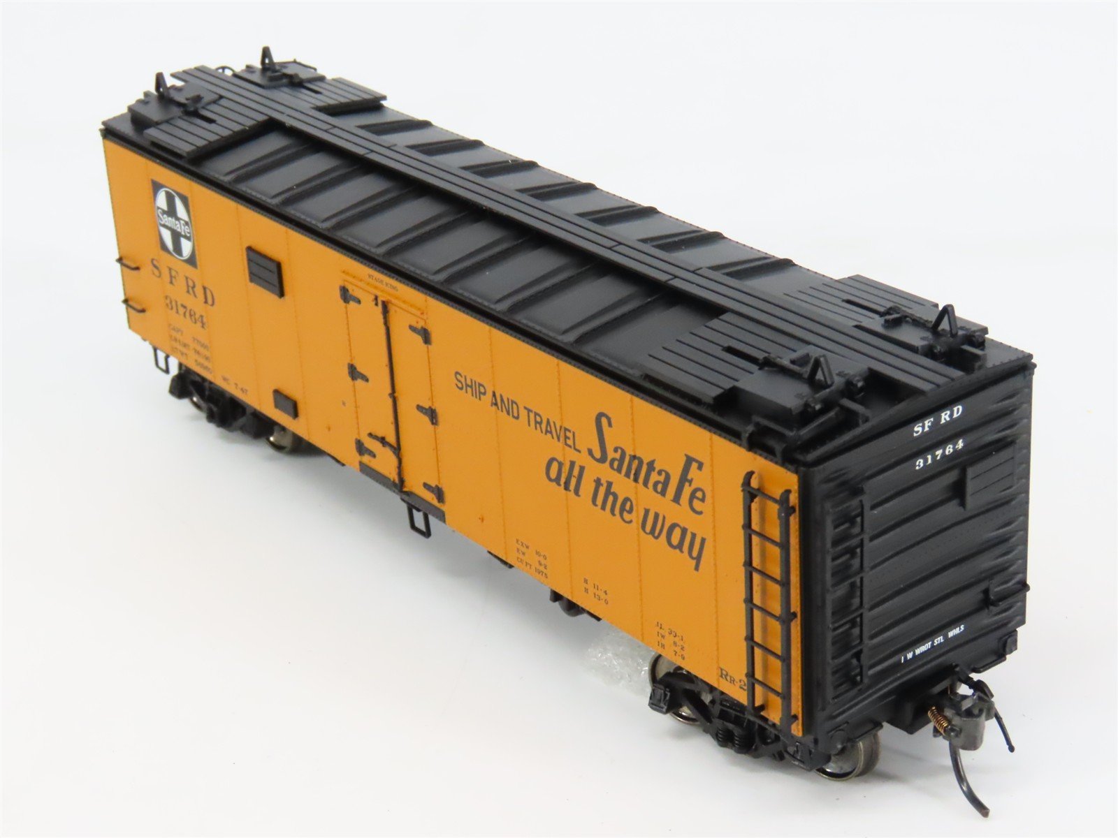 HO Scale InterMountain 46108-19 SFRD Santa Fe Reefer 31764 RTR