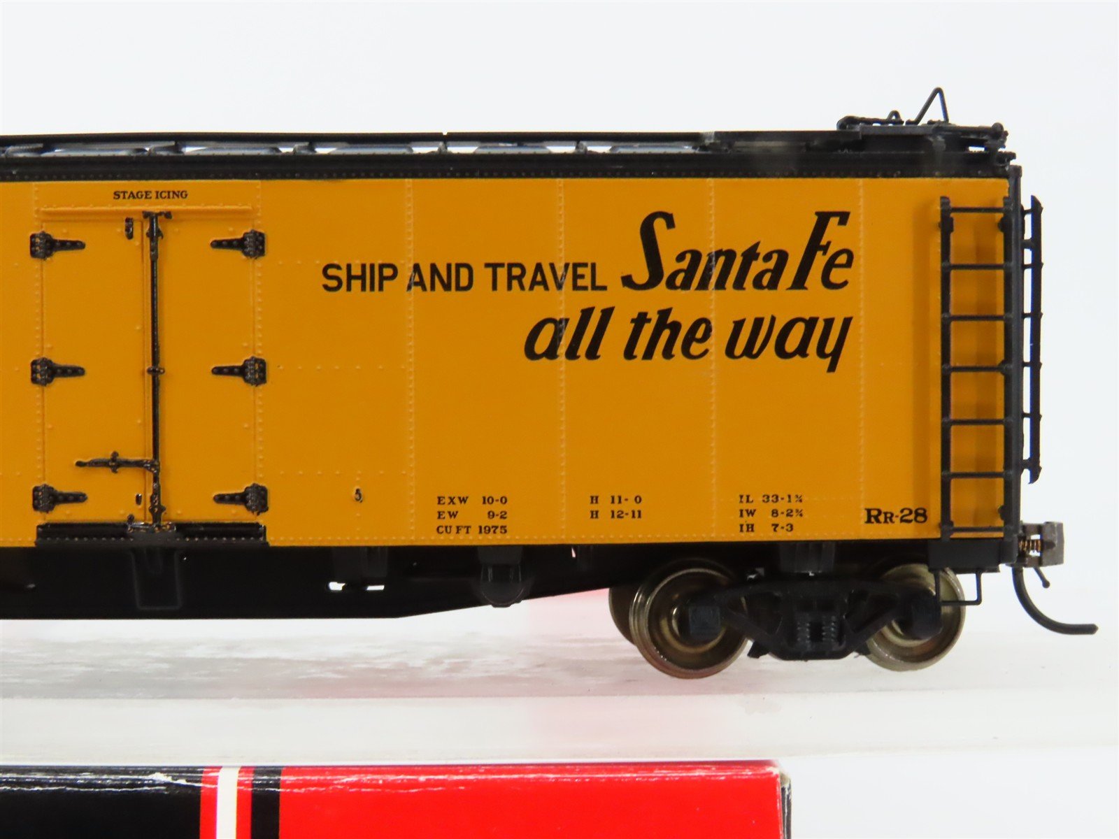 HO Scale InterMountain 46115-12 SFRD Santa Fe Reefer 35405 RTR