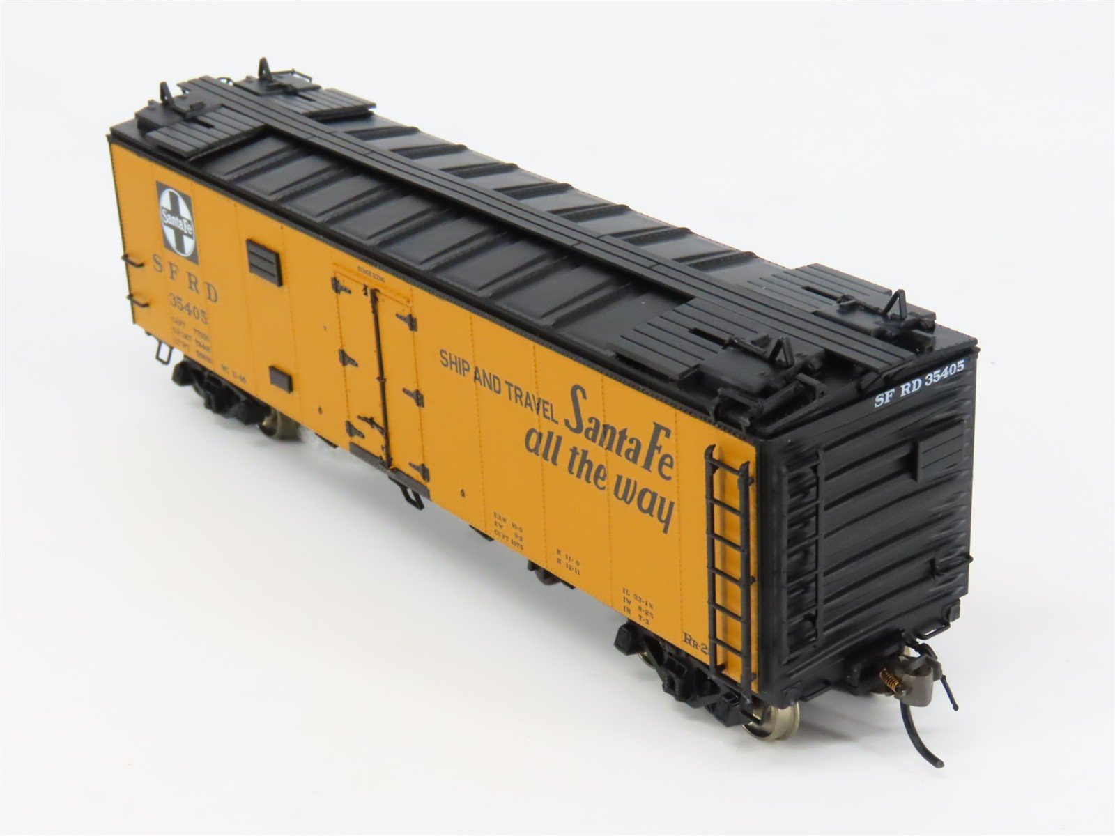 HO Scale InterMountain 46115-12 SFRD Santa Fe Reefer 35405 RTR