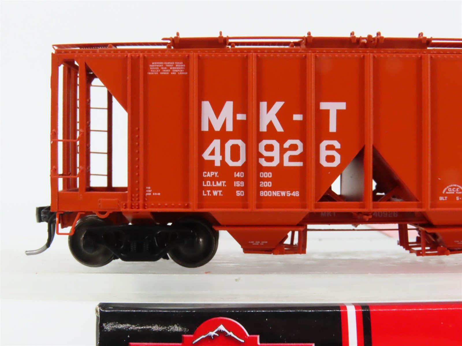HO Scale InterMountain 48691-03 Missouri-Kansas-Texas 2-Bay Covered Hopper RTR