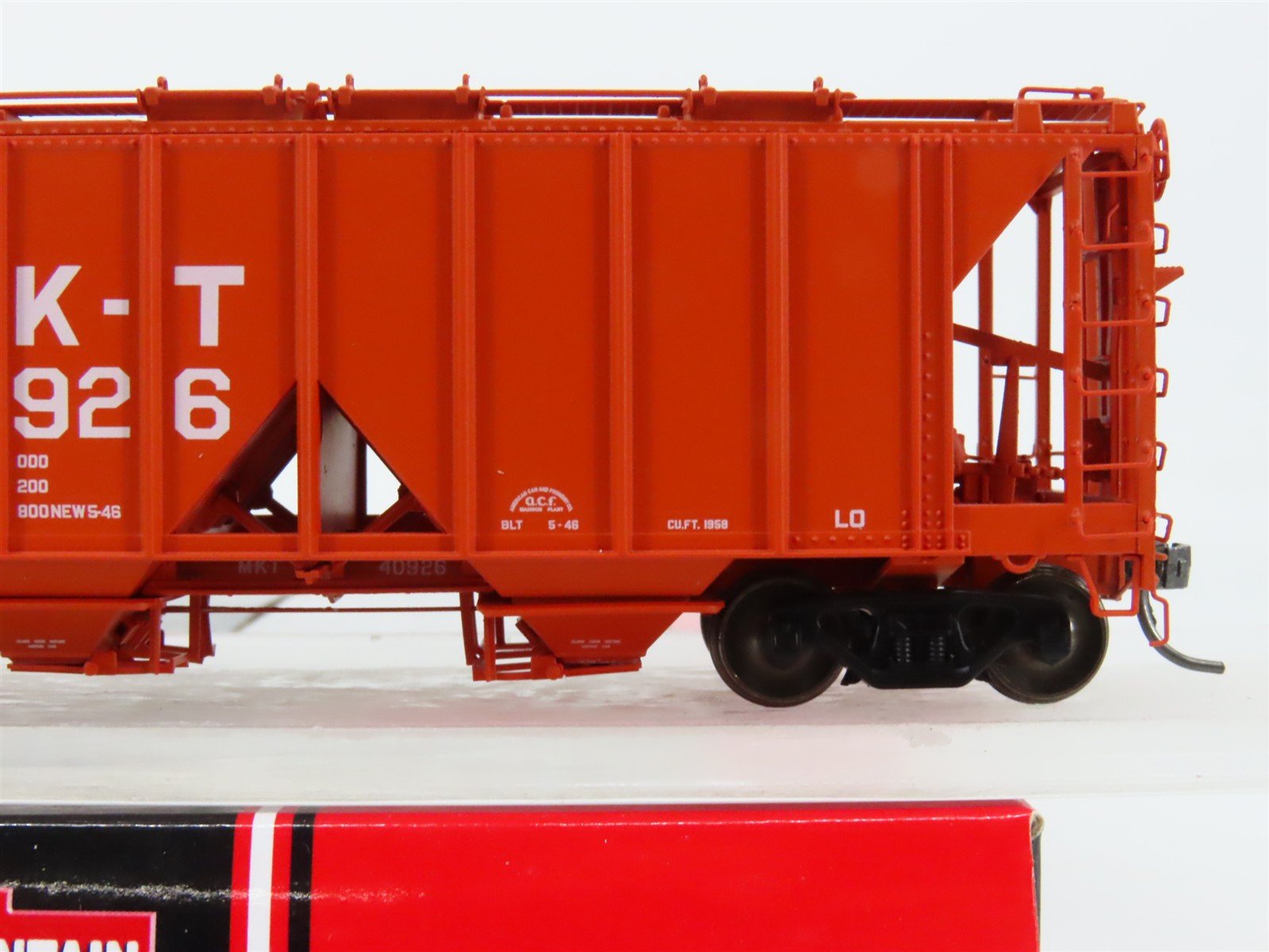 HO Scale InterMountain 48691-03 Missouri-Kansas-Texas 2-Bay Covered Hopper RTR
