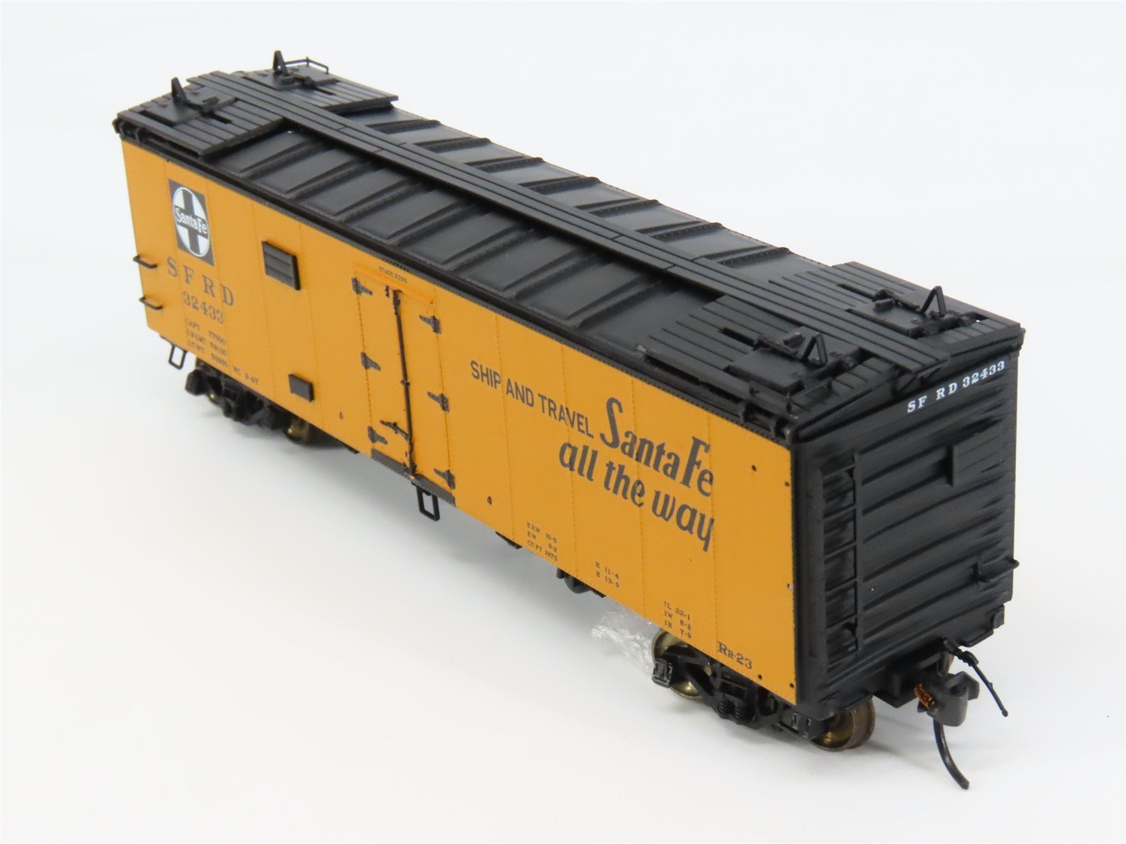 HO Scale InterMountain 46109-22 SFRD Santa Fe Reefer 32433 RTR