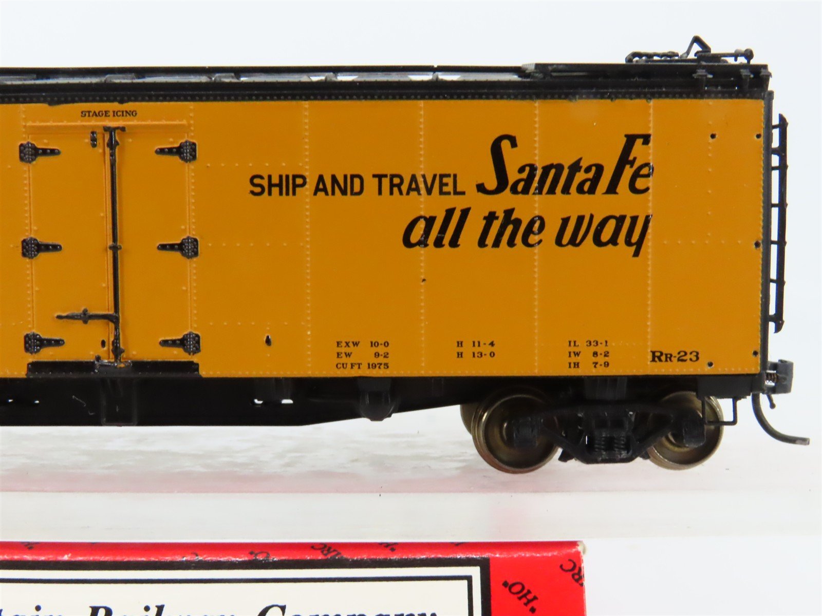 HO Scale InterMountain 185-46216D SFRD Santa Fe Reefer 31824 RTR