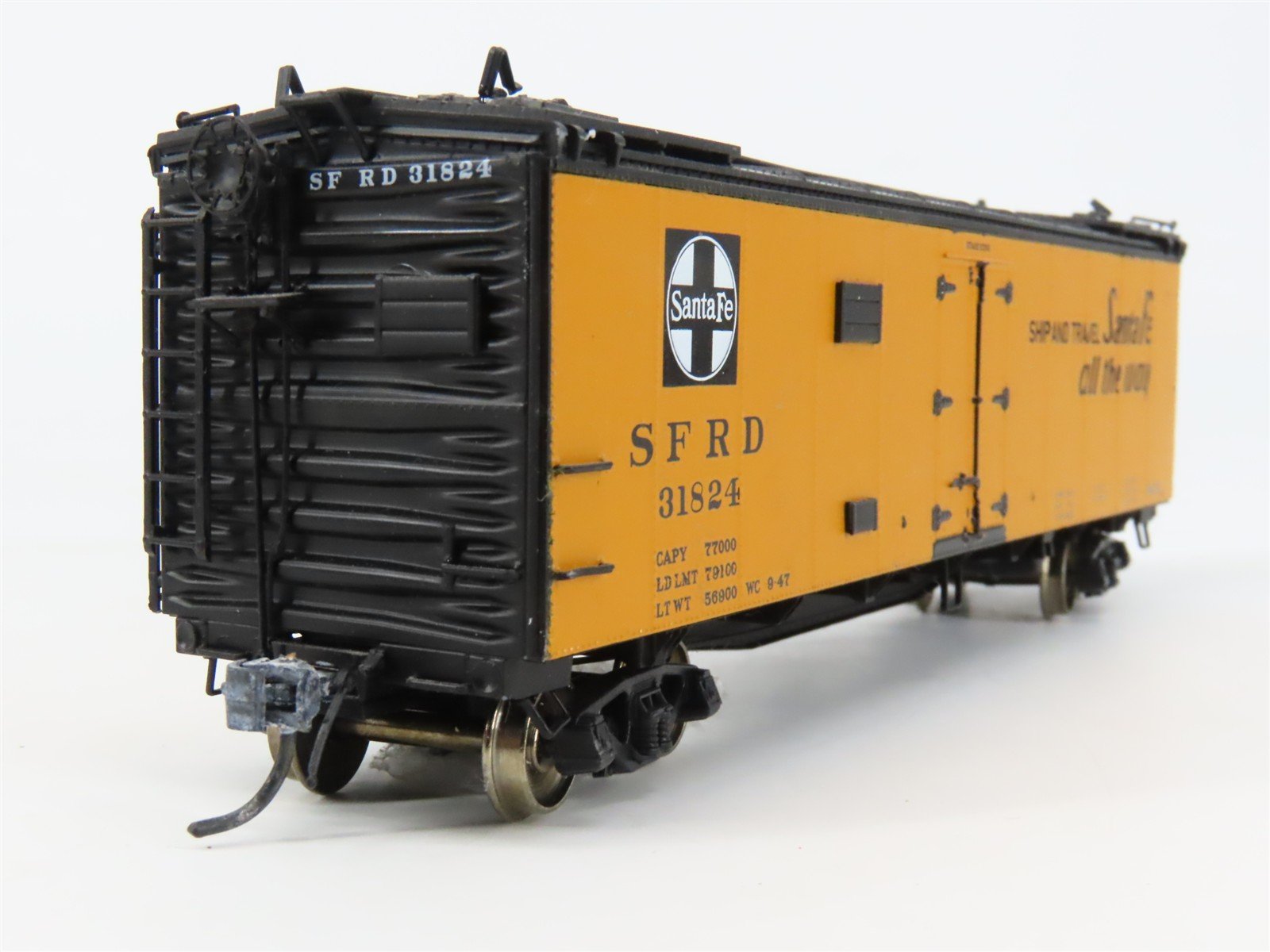 HO Scale InterMountain 185-46216D SFRD Santa Fe Reefer 31824 RTR