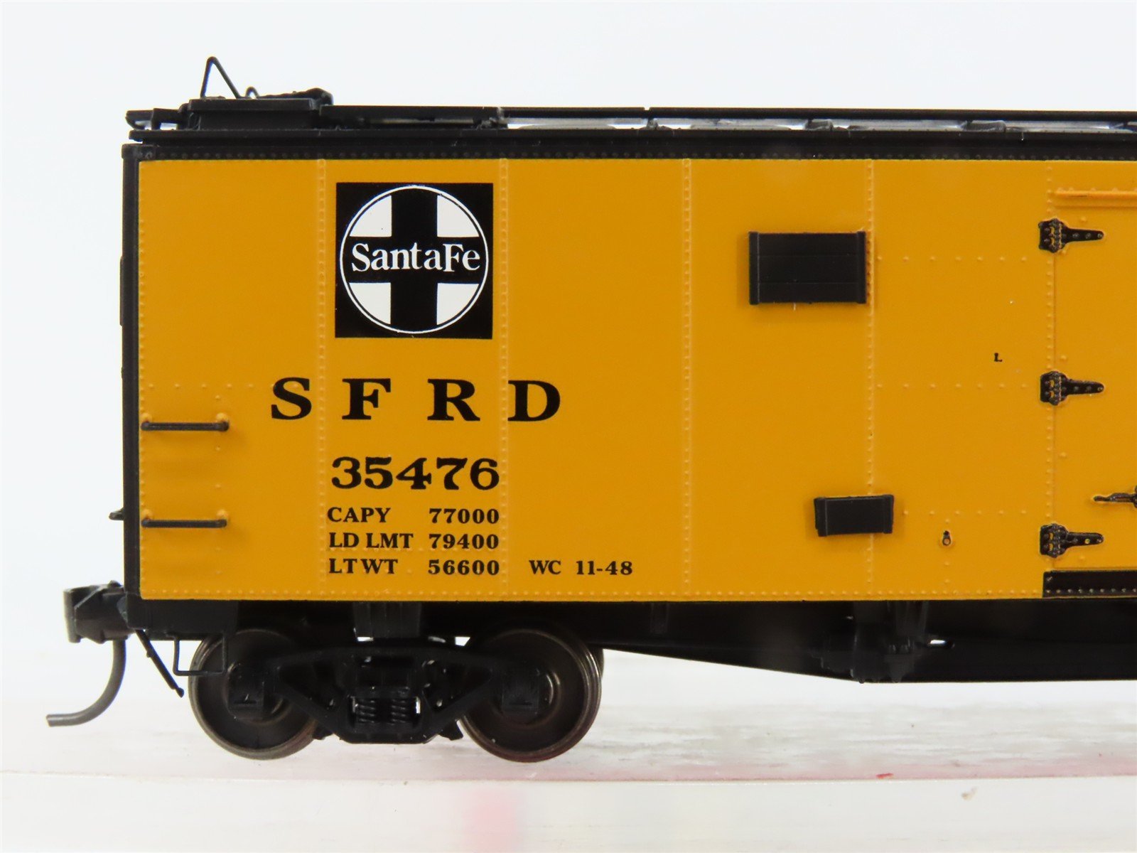 HO Scale InterMountain 46100TC-06 SFRD Santa Fe Reefer 35476 RTR