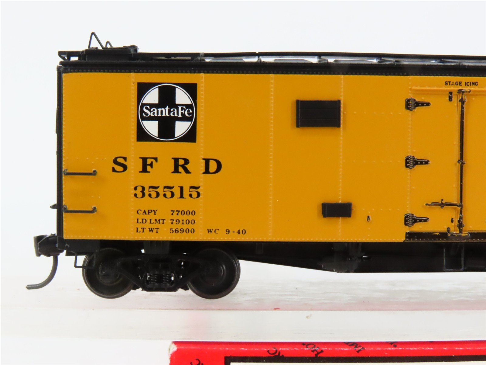 HO Scale InterMountain 46114-14 SFRD Santa Fe Reefer 35515 RTR